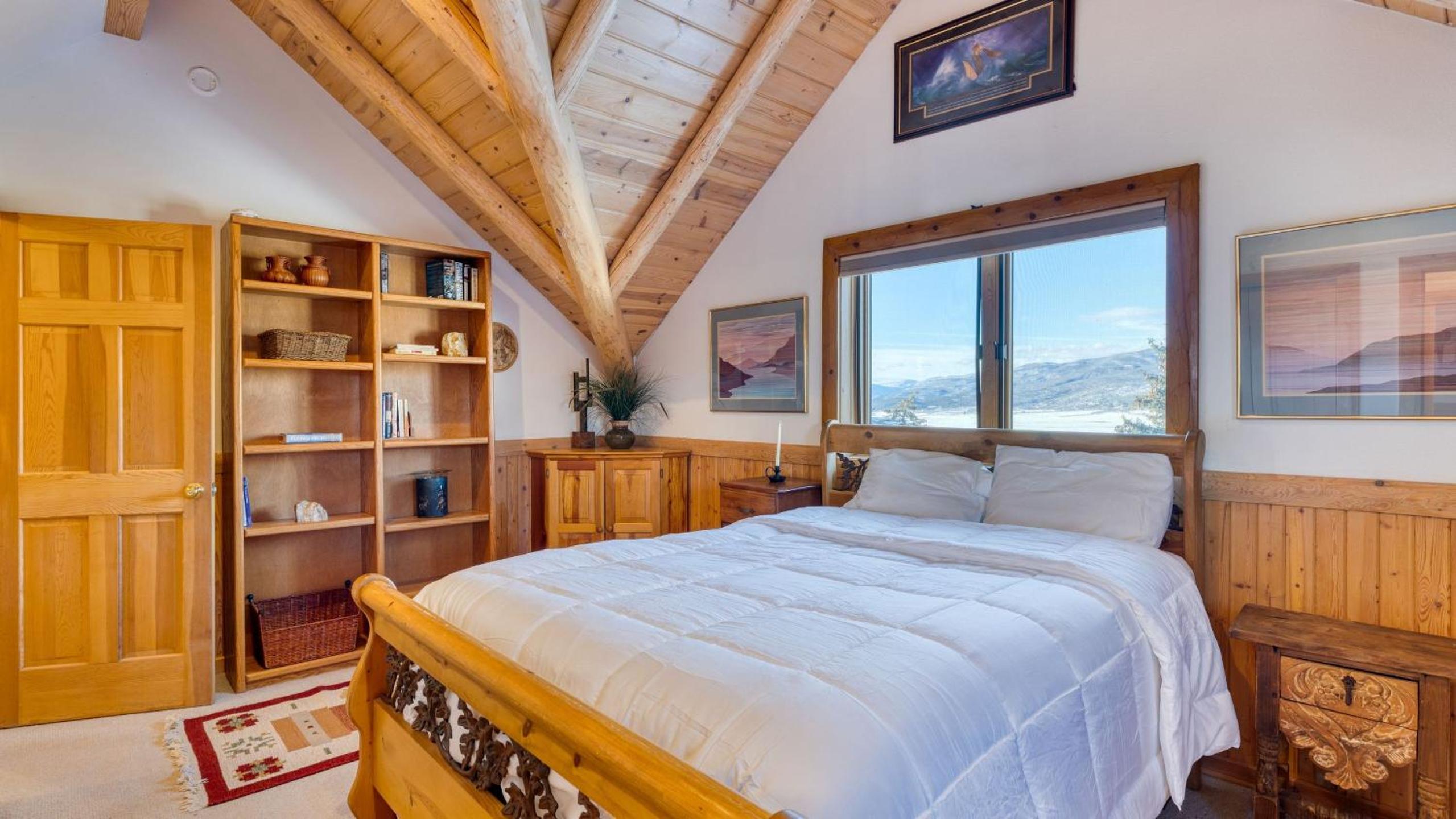 Sleeps 20 Secluded 7BDR Retreat on 71 Priv Acres Elkstone Lodge by AvantStay