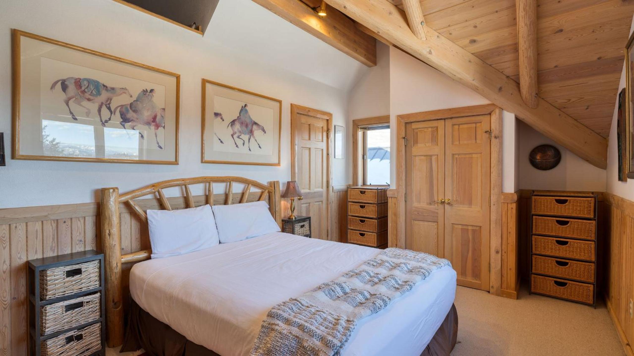 Sleeps 20 Secluded 7BDR Retreat on 71 Priv Acres Elkstone Lodge by AvantStay