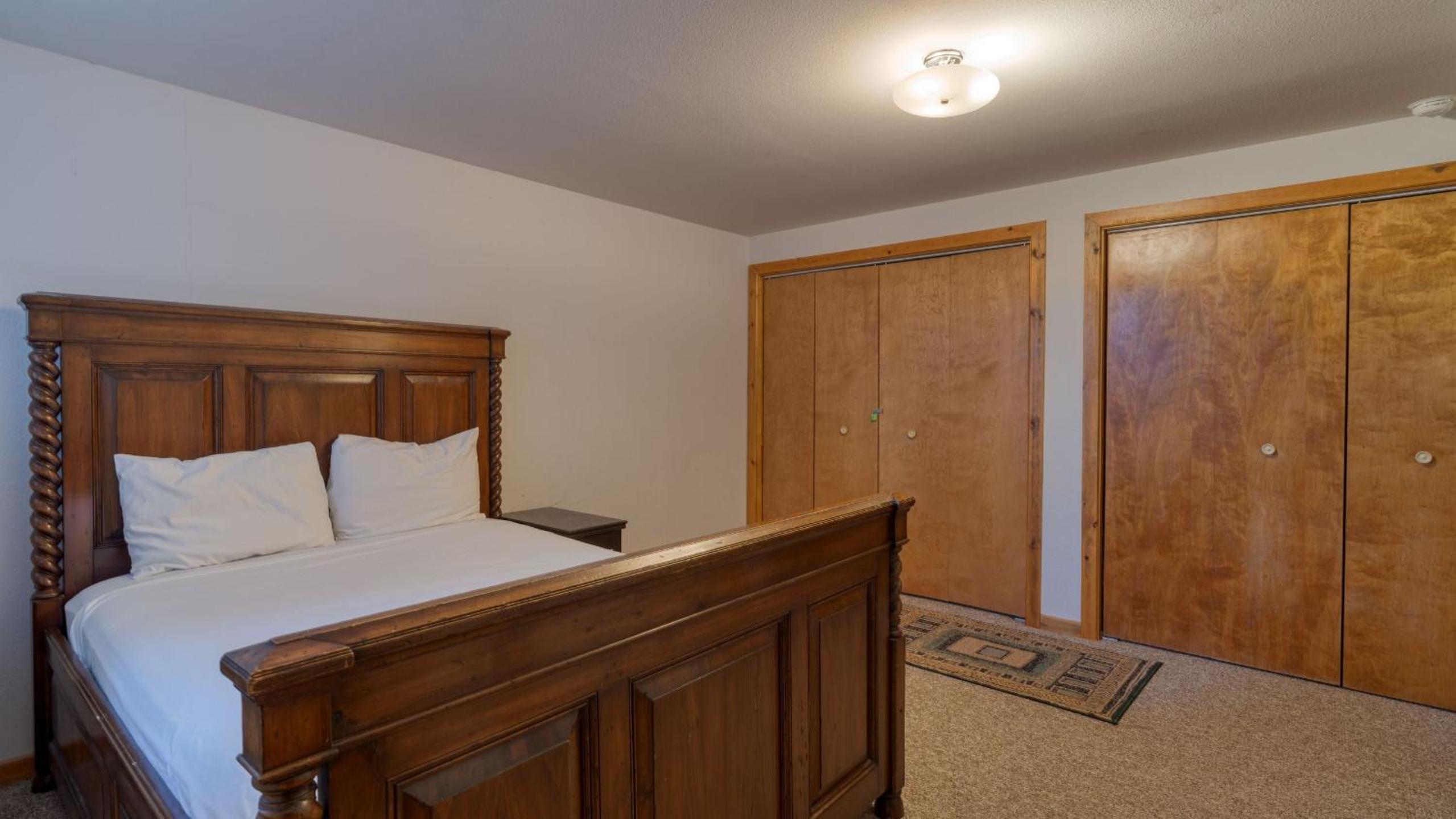 Sleeps 20 Secluded 7BDR Retreat on 71 Priv Acres Elkstone Lodge by AvantStay