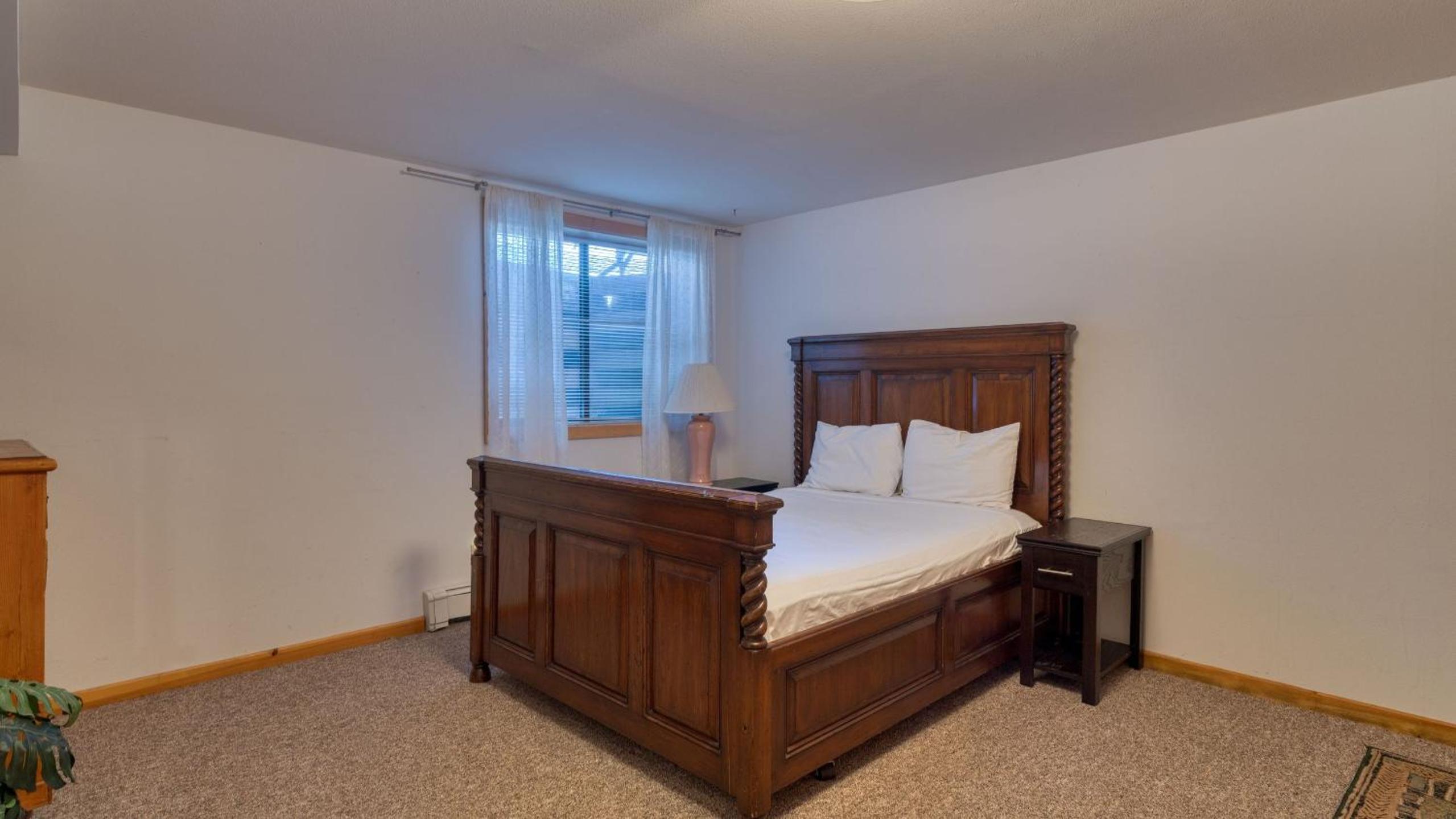 Sleeps 20 Secluded 7BDR Retreat on 71 Priv Acres Elkstone Lodge by AvantStay