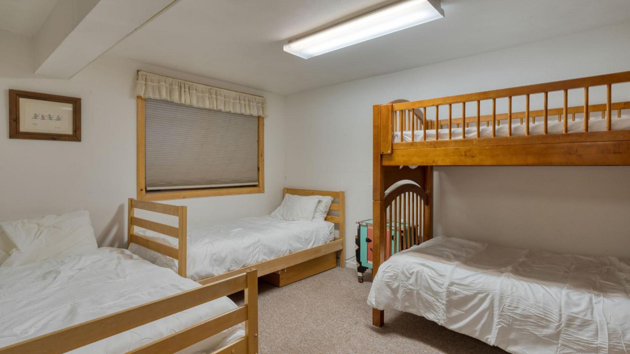 Sleeps 20 Secluded 7BDR Retreat on 71 Priv Acres Elkstone Lodge by AvantStay