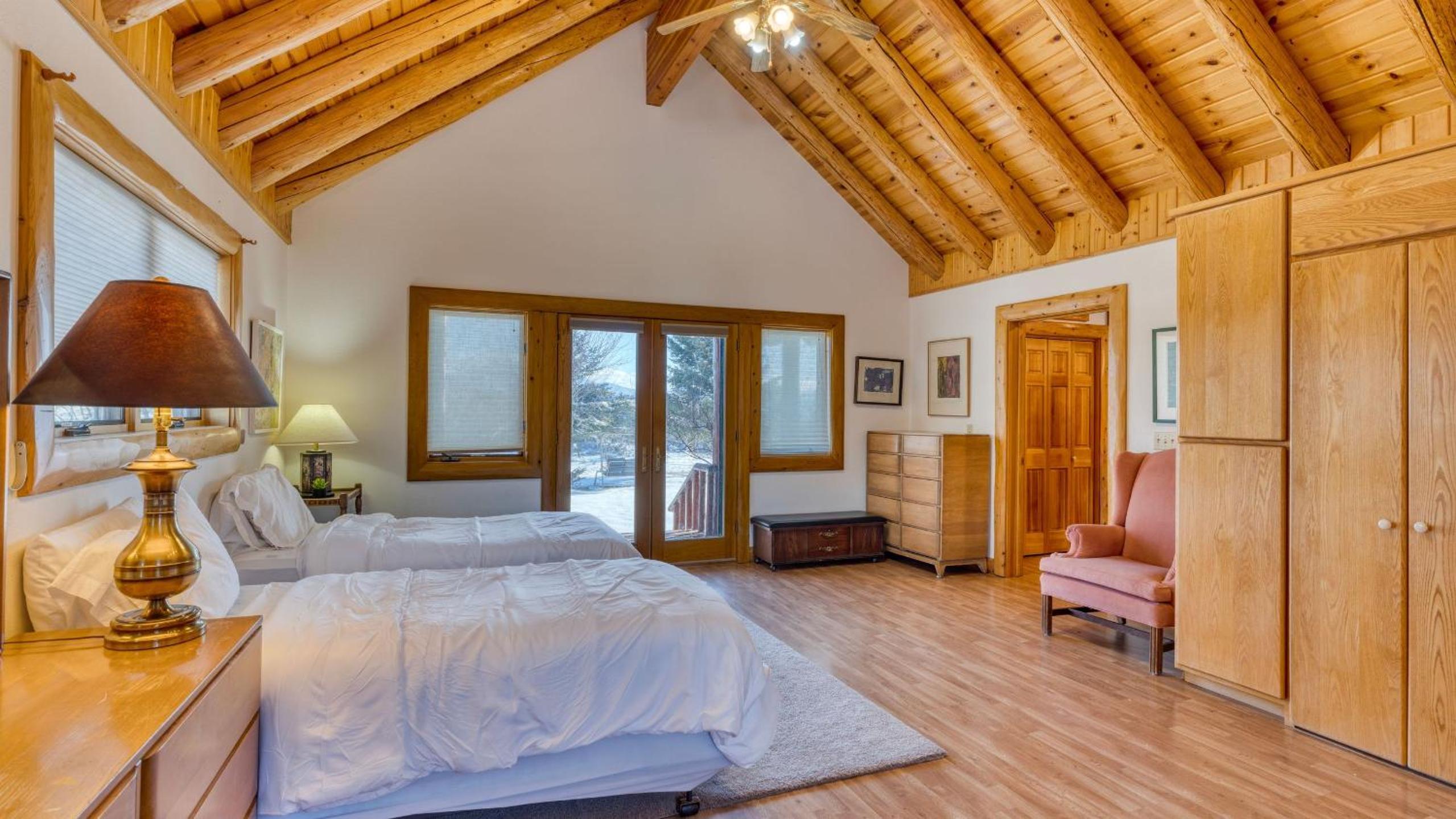 Sleeps 20 Secluded 7BDR Retreat on 71 Priv Acres Elkstone Lodge by AvantStay