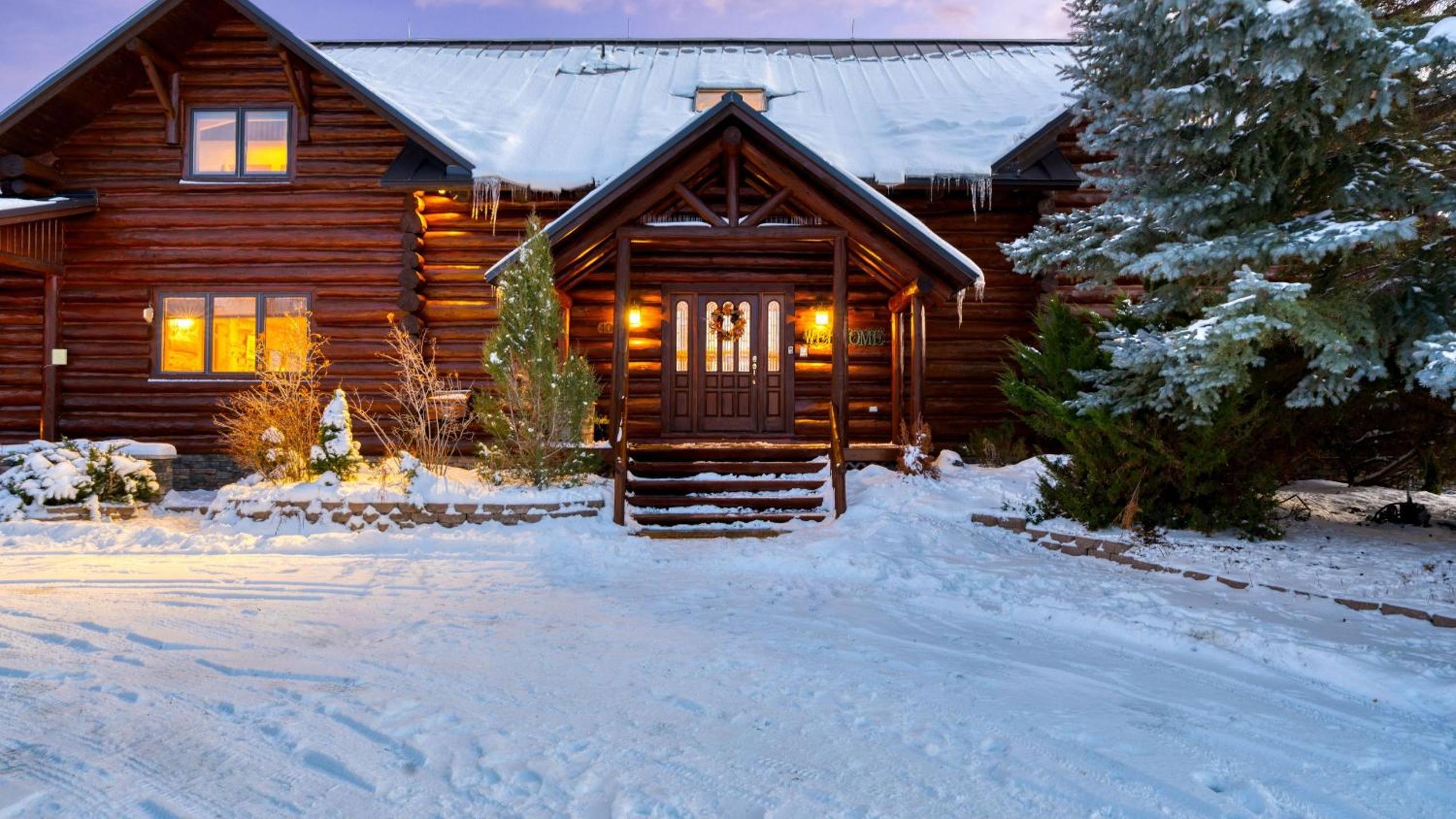 Sleeps 20 Secluded 7BDR Retreat on 71 Priv Acres Elkstone Lodge by AvantStay