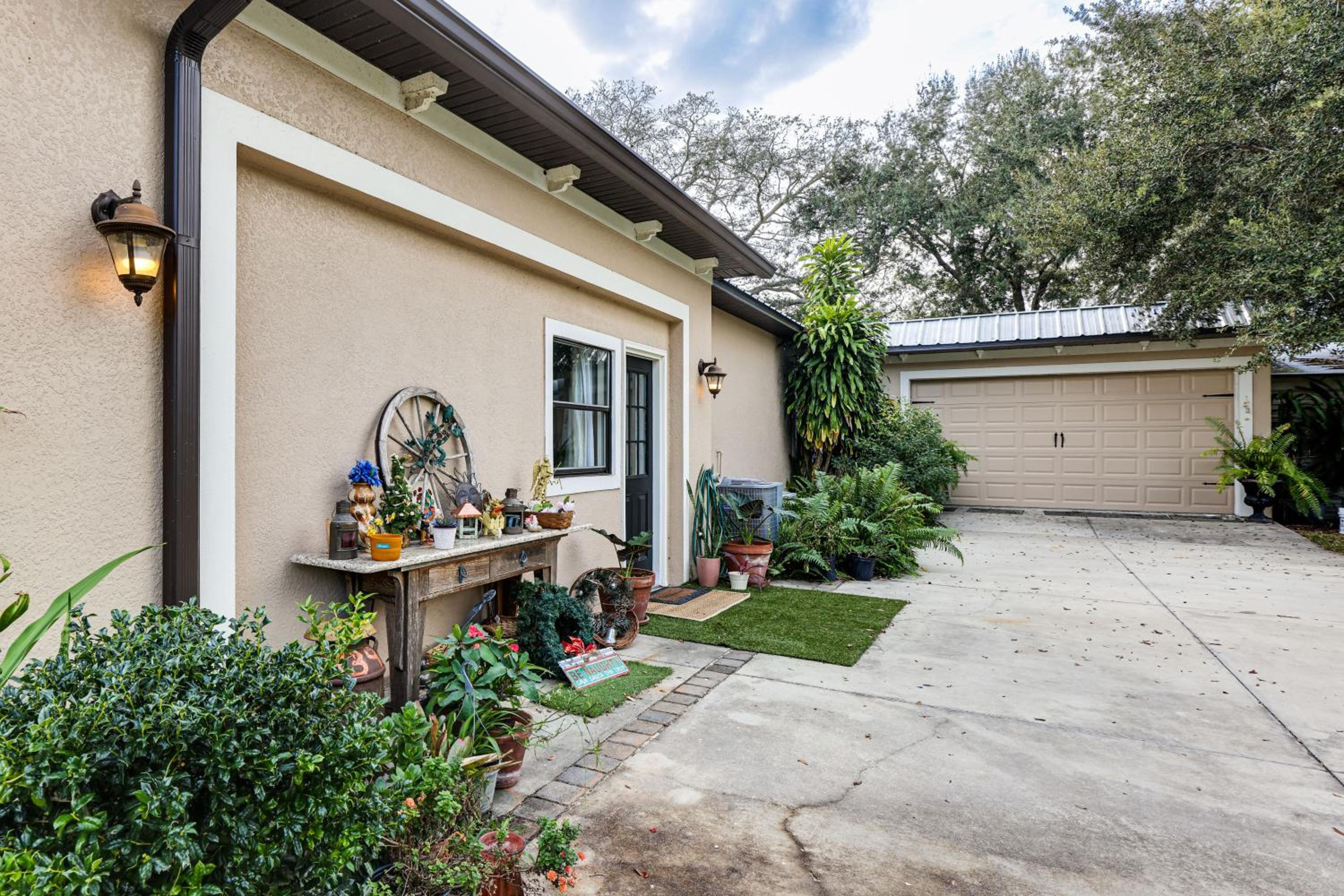 Canal-Front Retreat with Hot Tub and Dock in Tavares