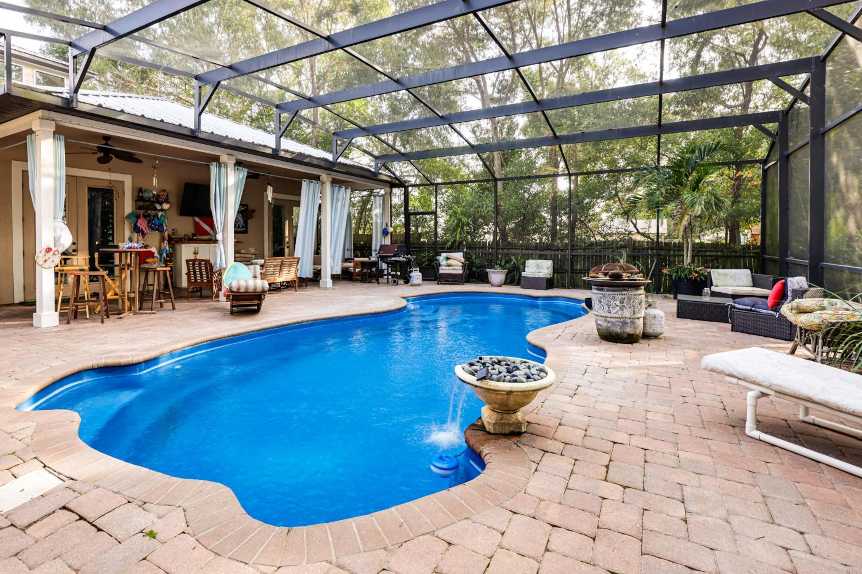 Canal-Front Retreat with Hot Tub and Dock in Tavares