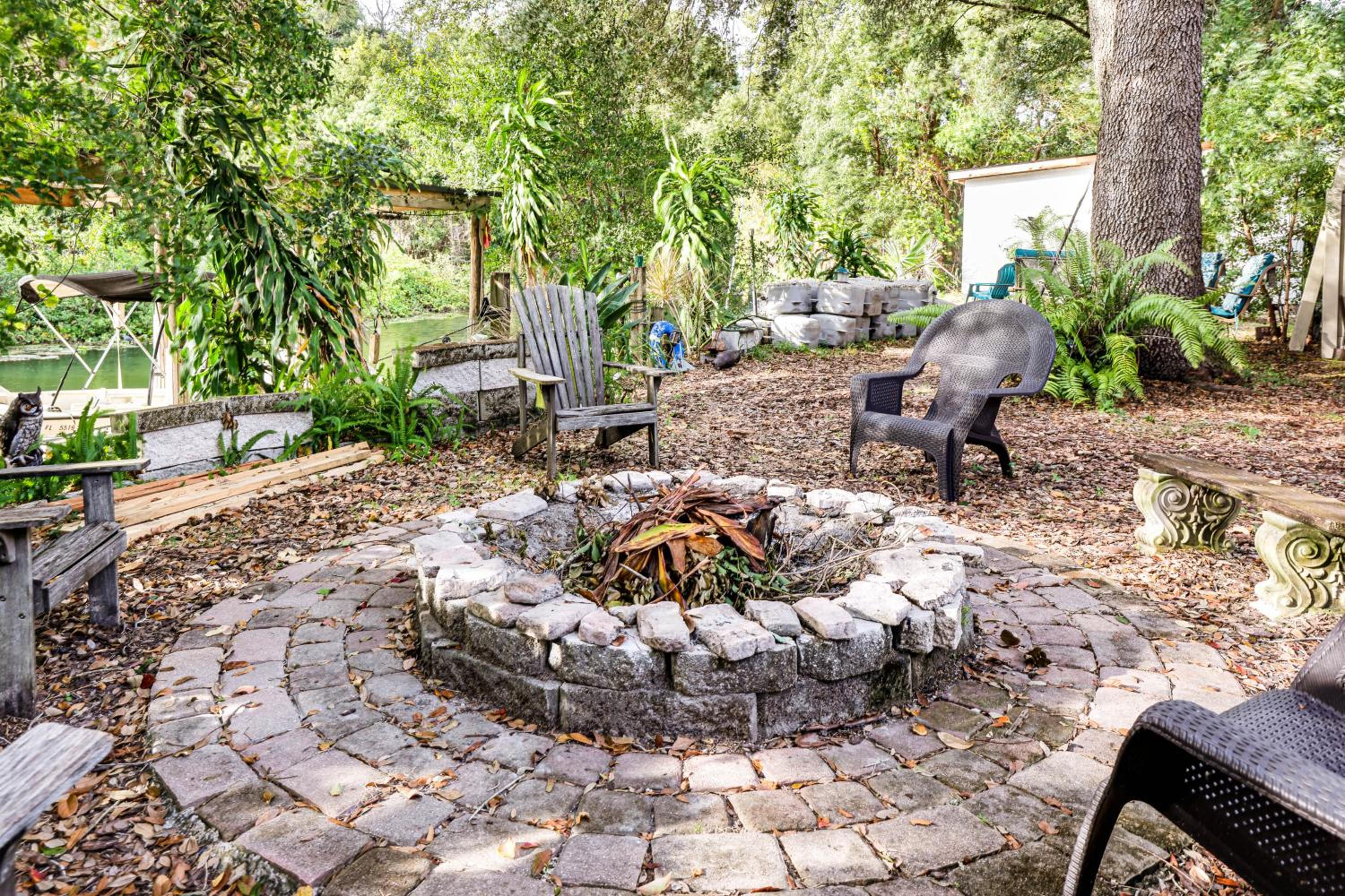 Canal-Front Retreat with Hot Tub and Dock in Tavares