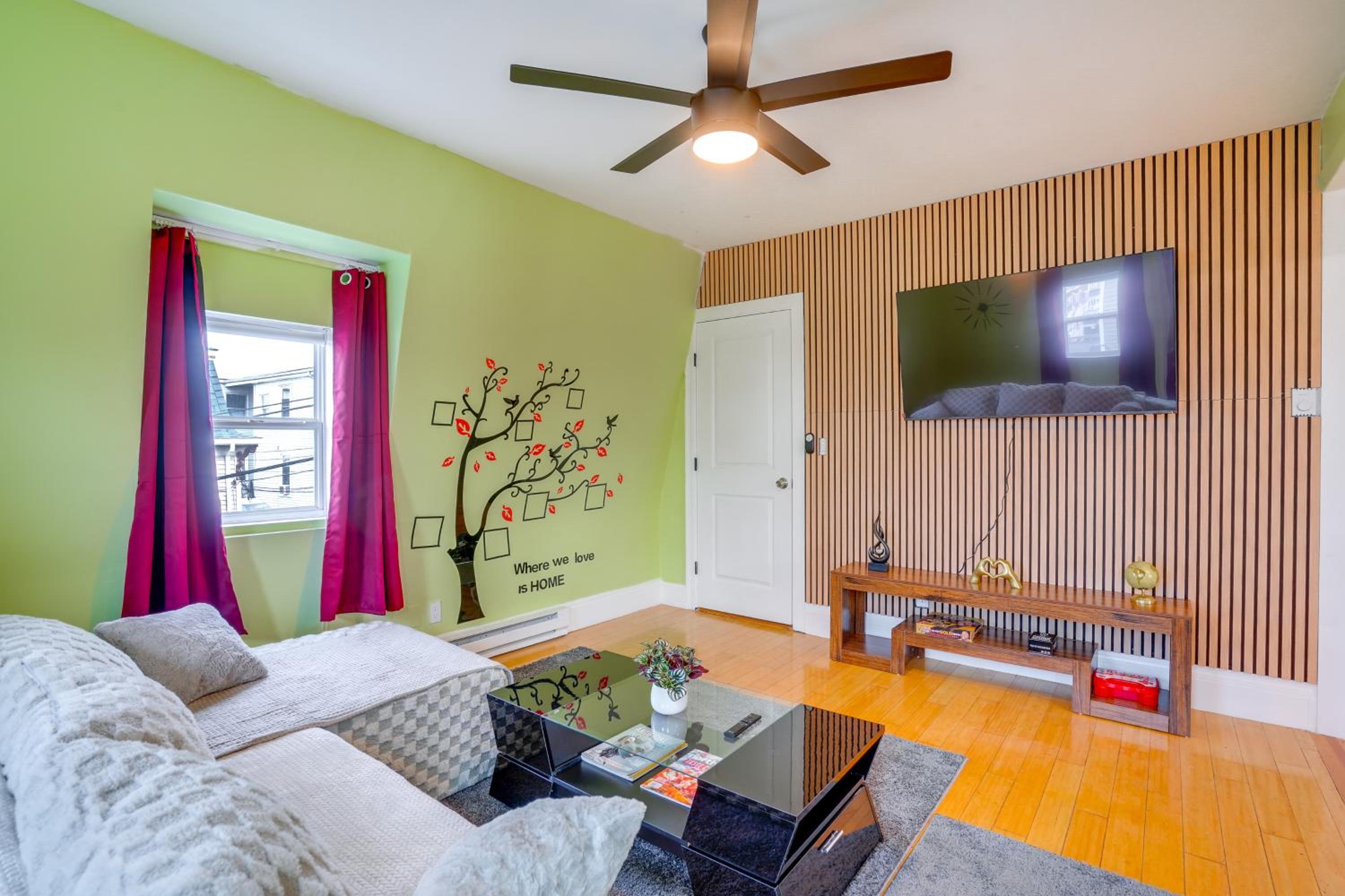 Apt in Historic Lynn Neighborhood 2 Mi to Beach!