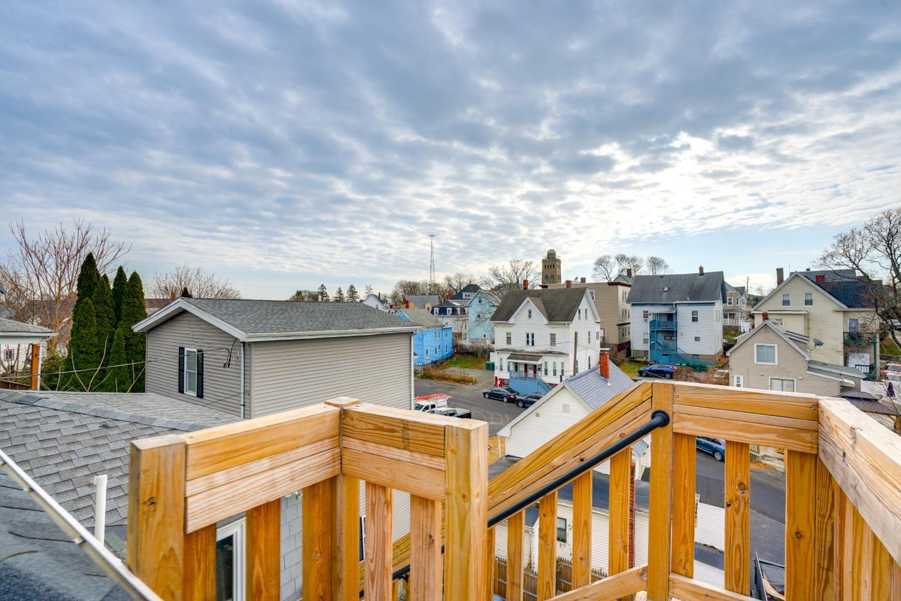 Apt in Historic Lynn Neighborhood 2 Mi to Beach!