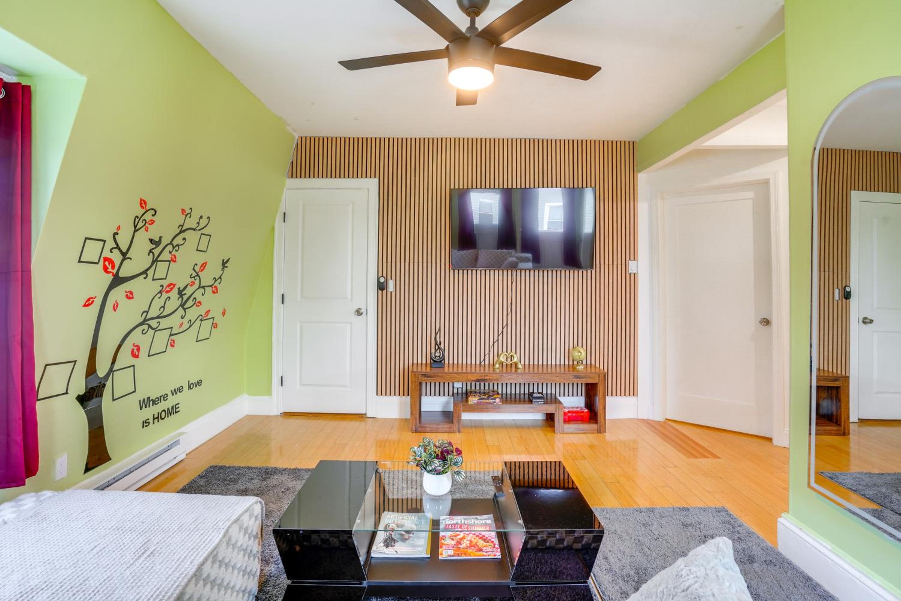 Apt in Historic Lynn Neighborhood 2 Mi to Beach!