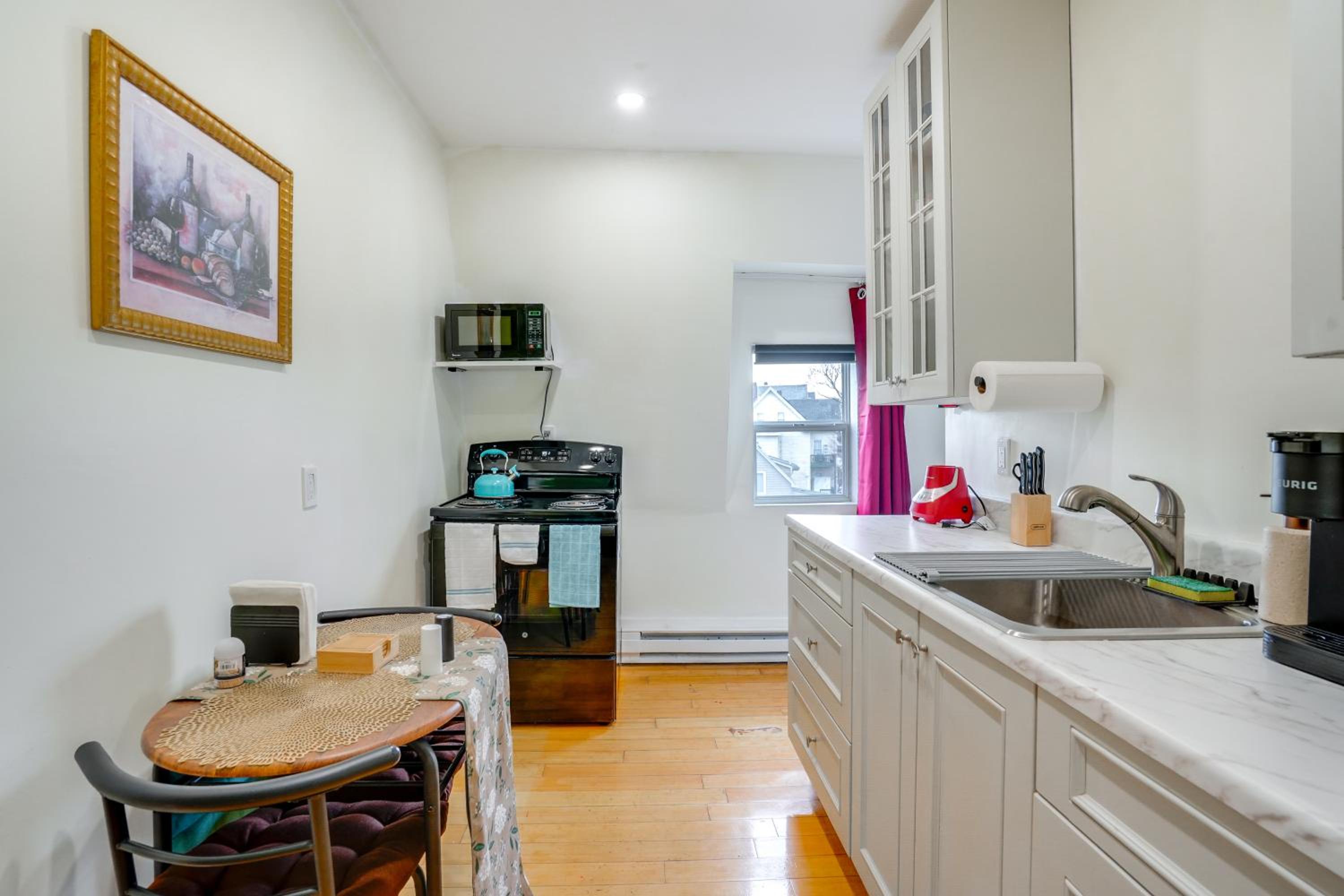 Apt in Historic Lynn Neighborhood 2 Mi to Beach!