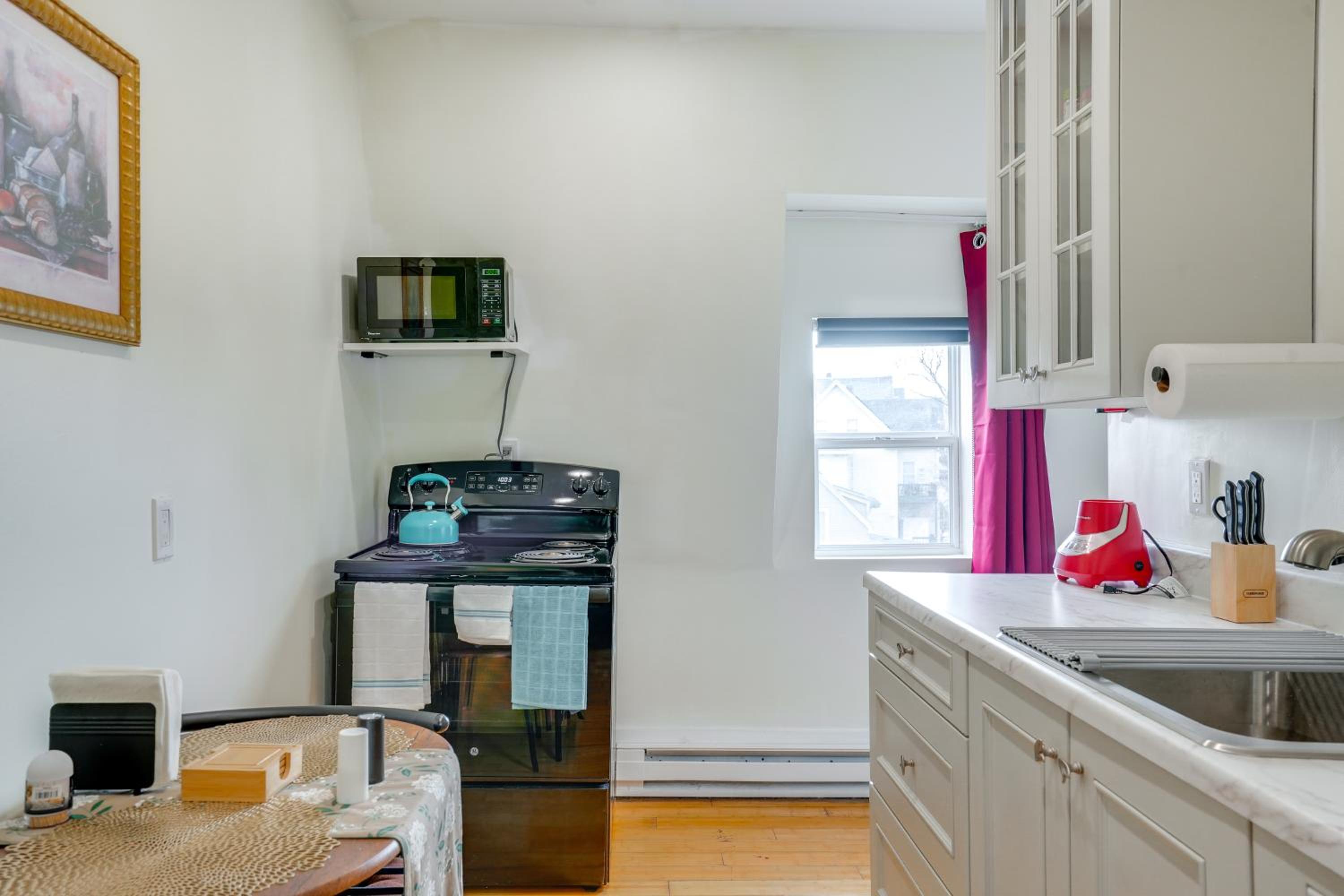 Apt in Historic Lynn Neighborhood 2 Mi to Beach!