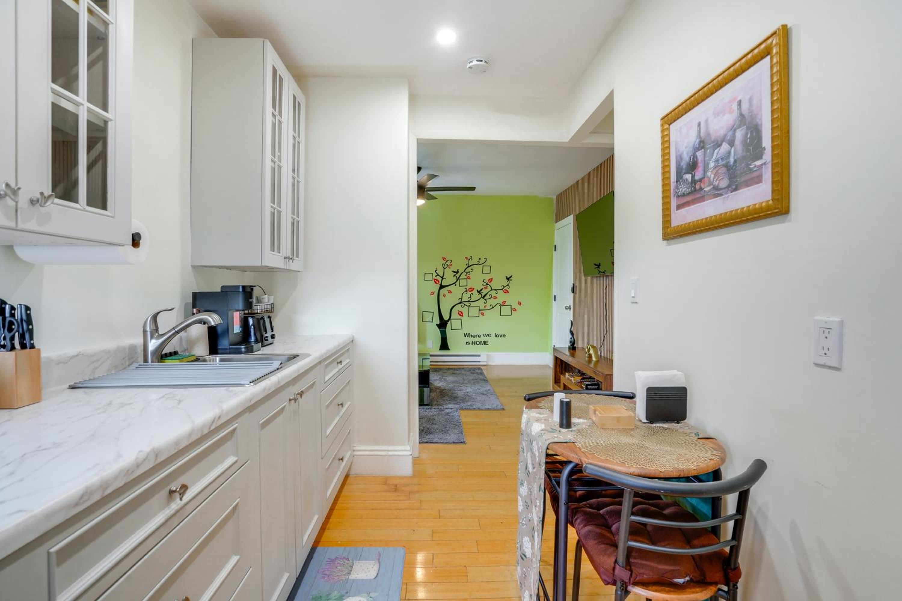 Apt in Historic Lynn Neighborhood 2 Mi to Beach!