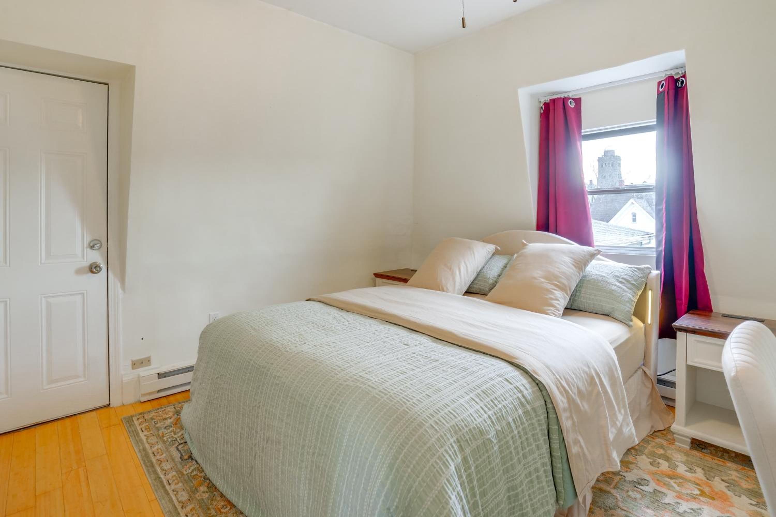 Apt in Historic Lynn Neighborhood 2 Mi to Beach!