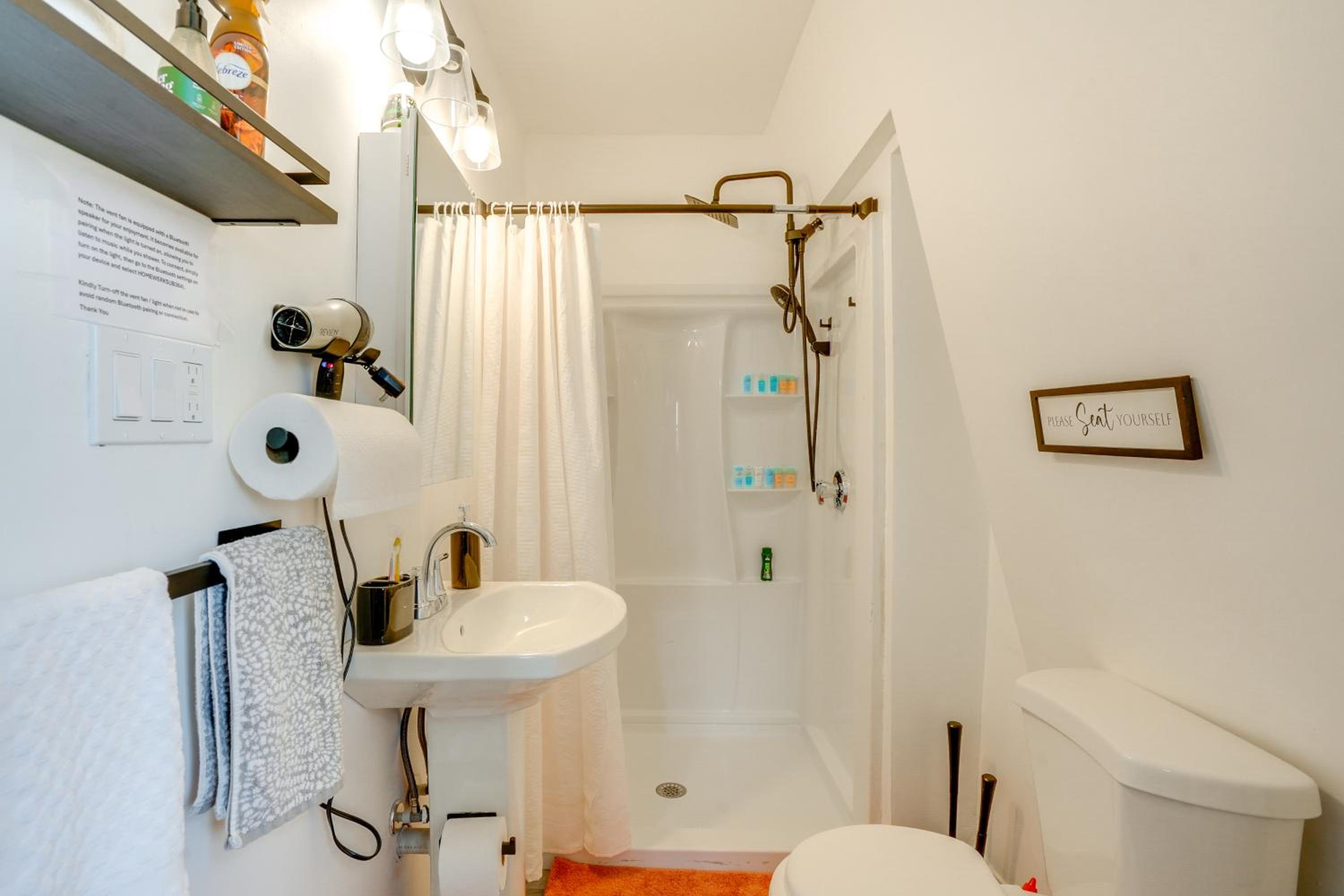 Apt in Historic Lynn Neighborhood 2 Mi to Beach!