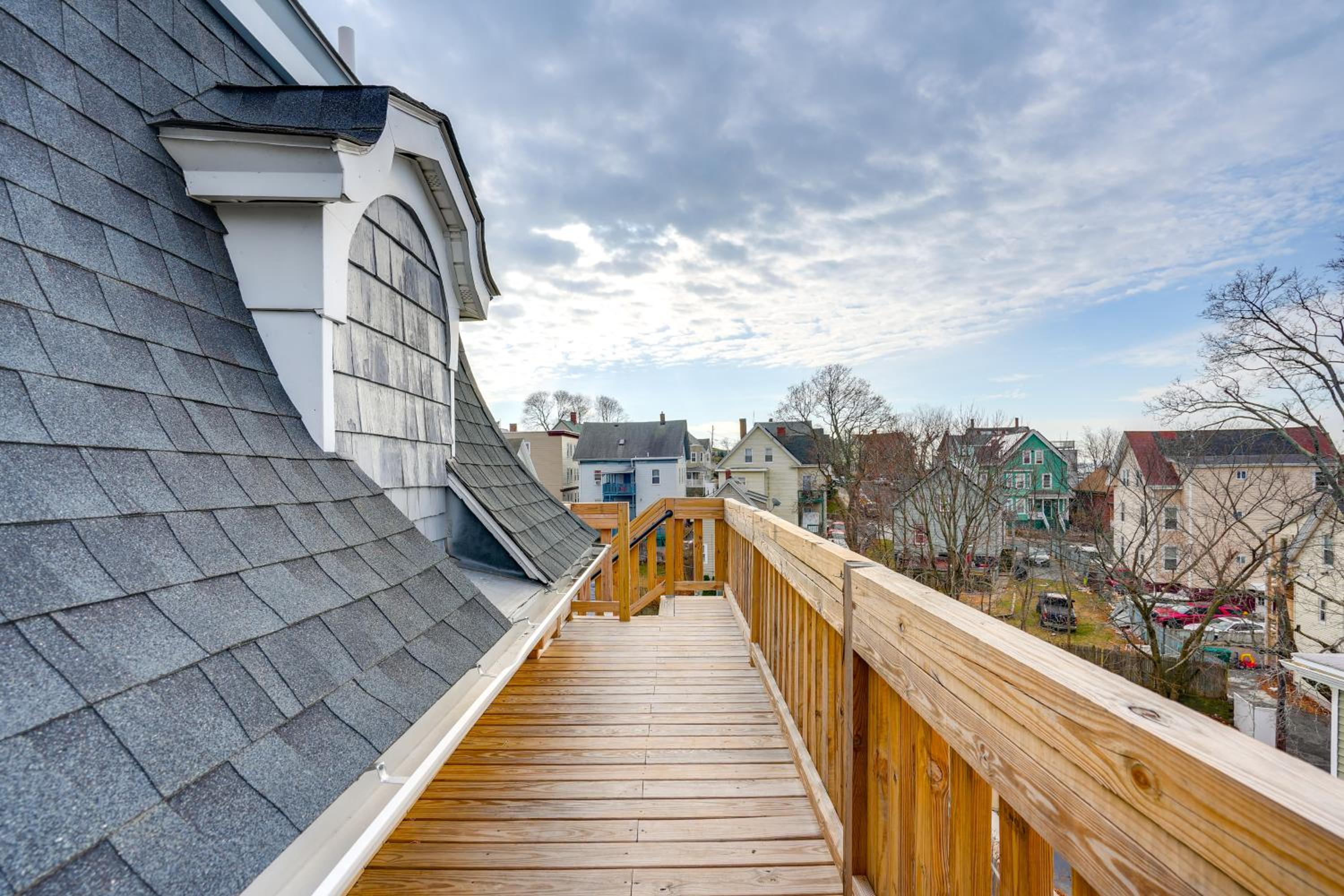 Apt in Historic Lynn Neighborhood 2 Mi to Beach!
