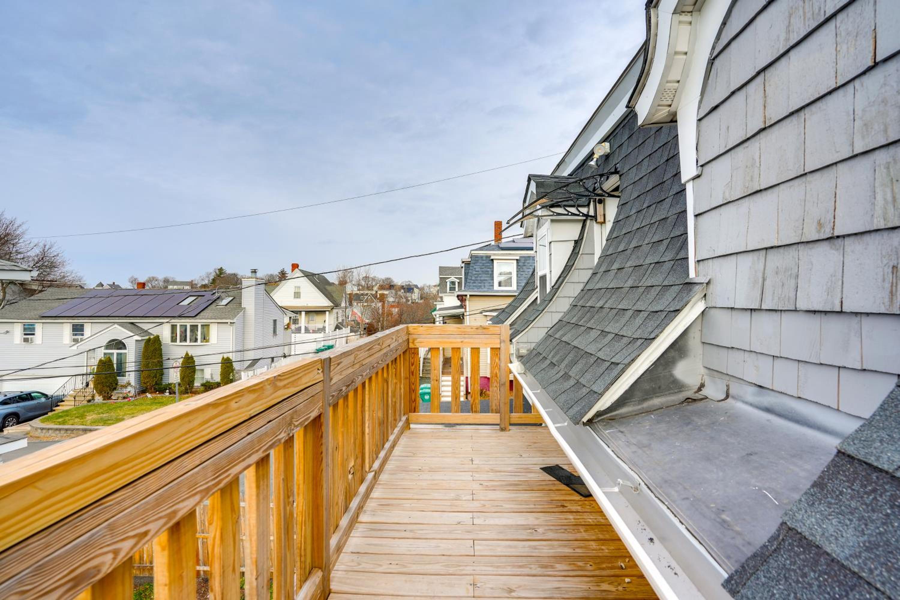 Apt in Historic Lynn Neighborhood 2 Mi to Beach!