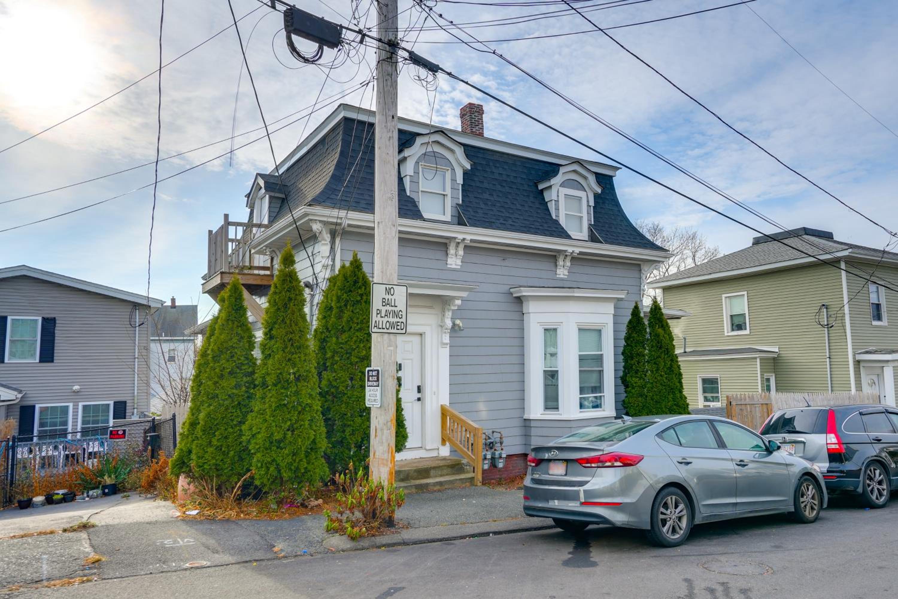 Apt in Historic Lynn Neighborhood 2 Mi to Beach!
