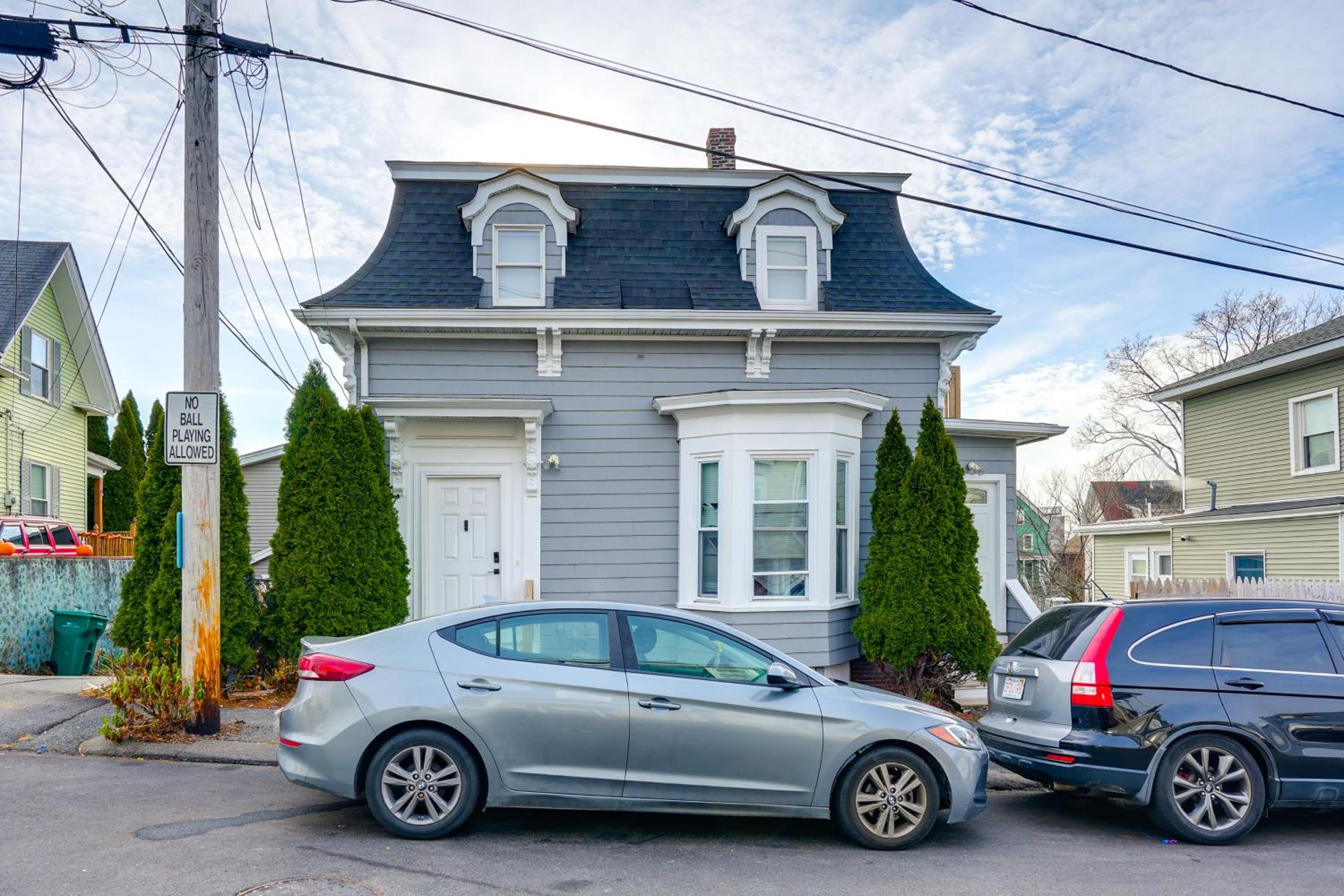 Apt in Historic Lynn Neighborhood 2 Mi to Beach!