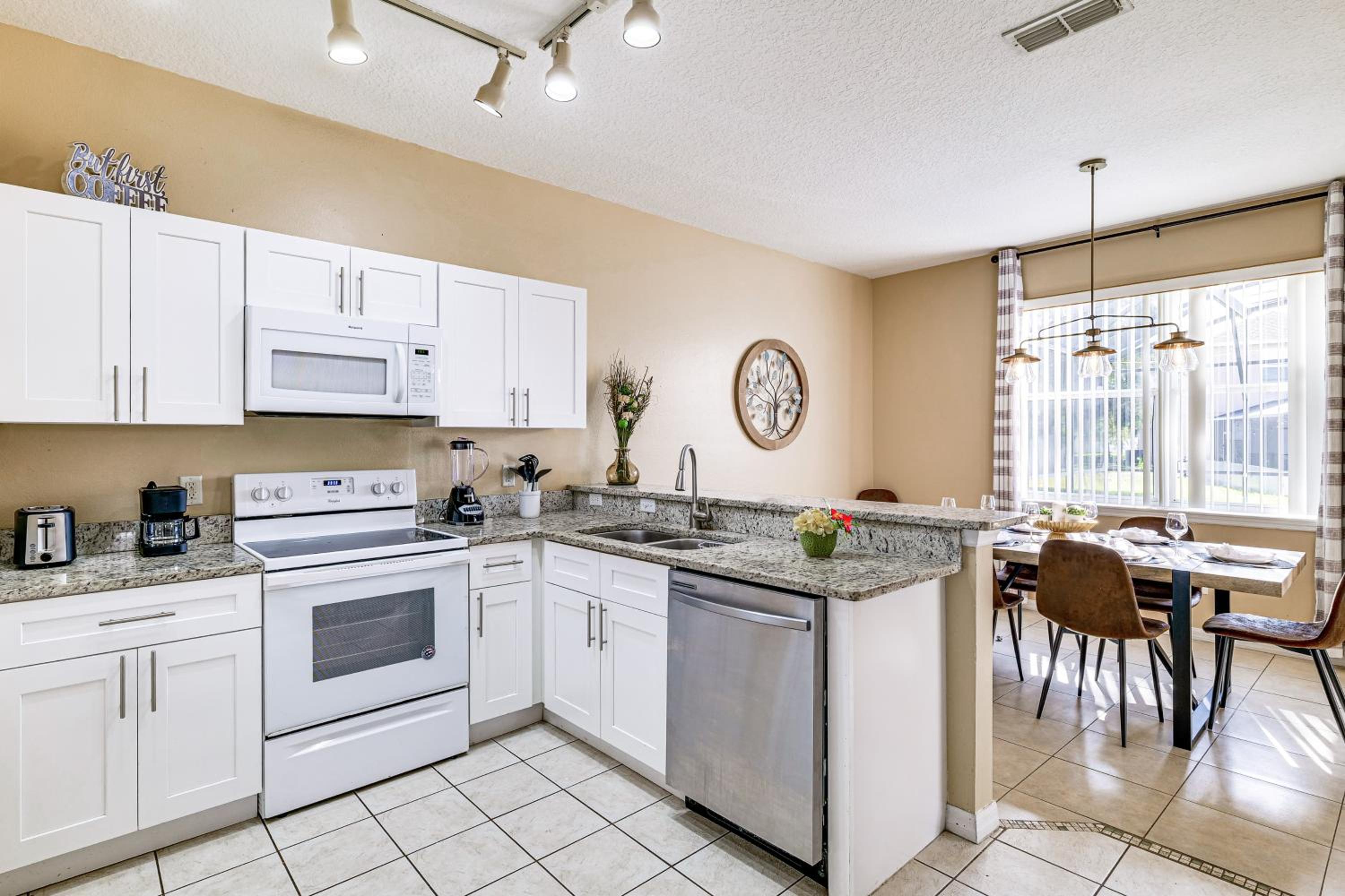 9 Mi to Disney Davenport Home with Pool and Game Room