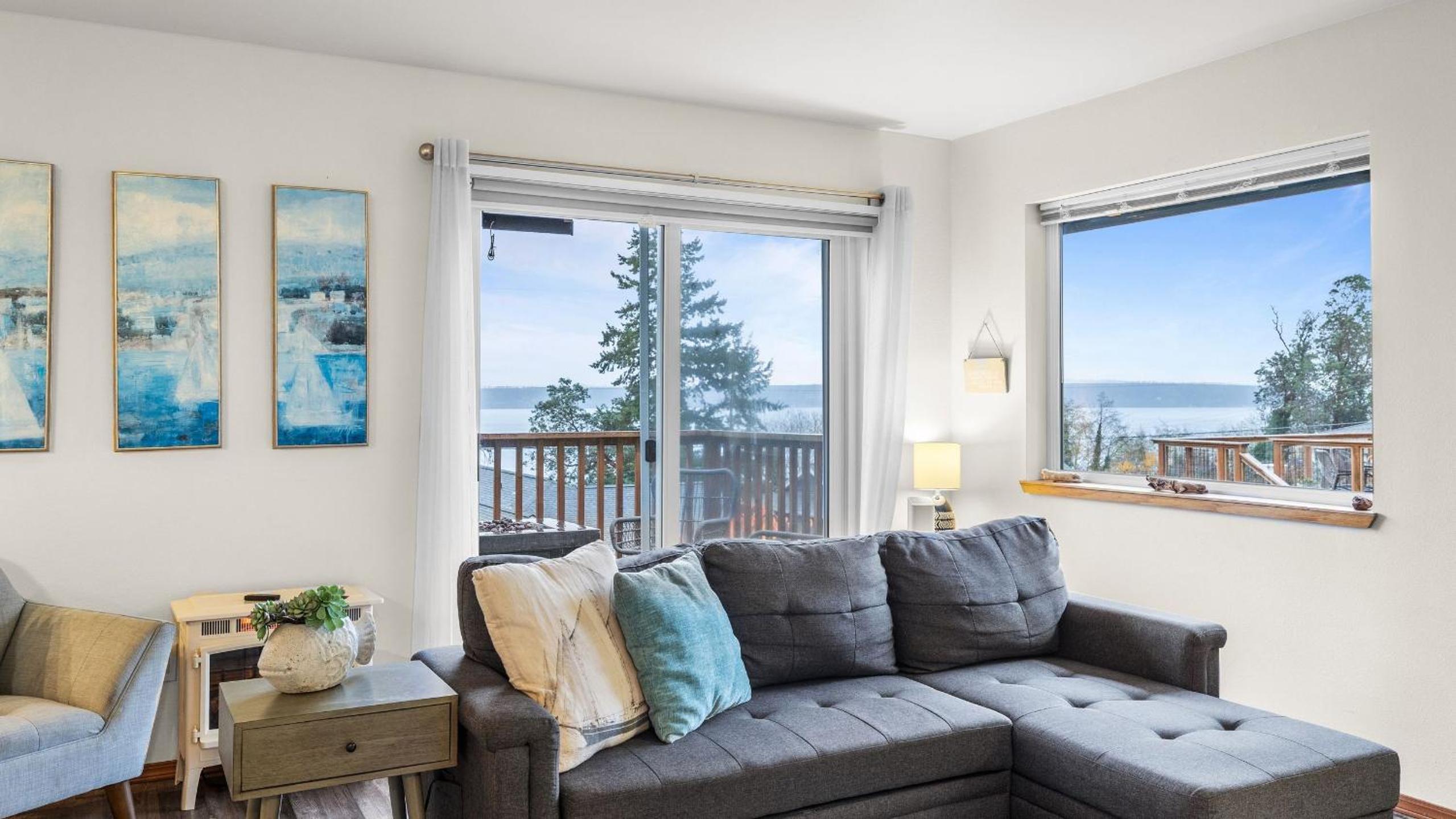 Cozy Whidbey Island Home Near Langley Waterfront Dining Tideview by Avantstay