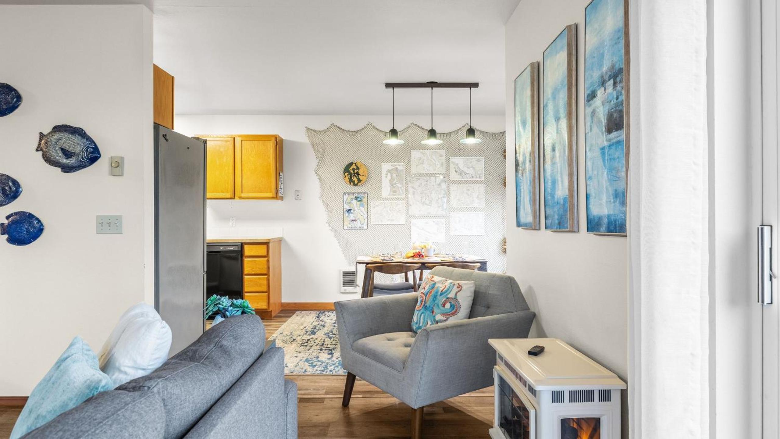 Cozy Whidbey Island Home Near Langley Waterfront Dining Tideview by Avantstay
