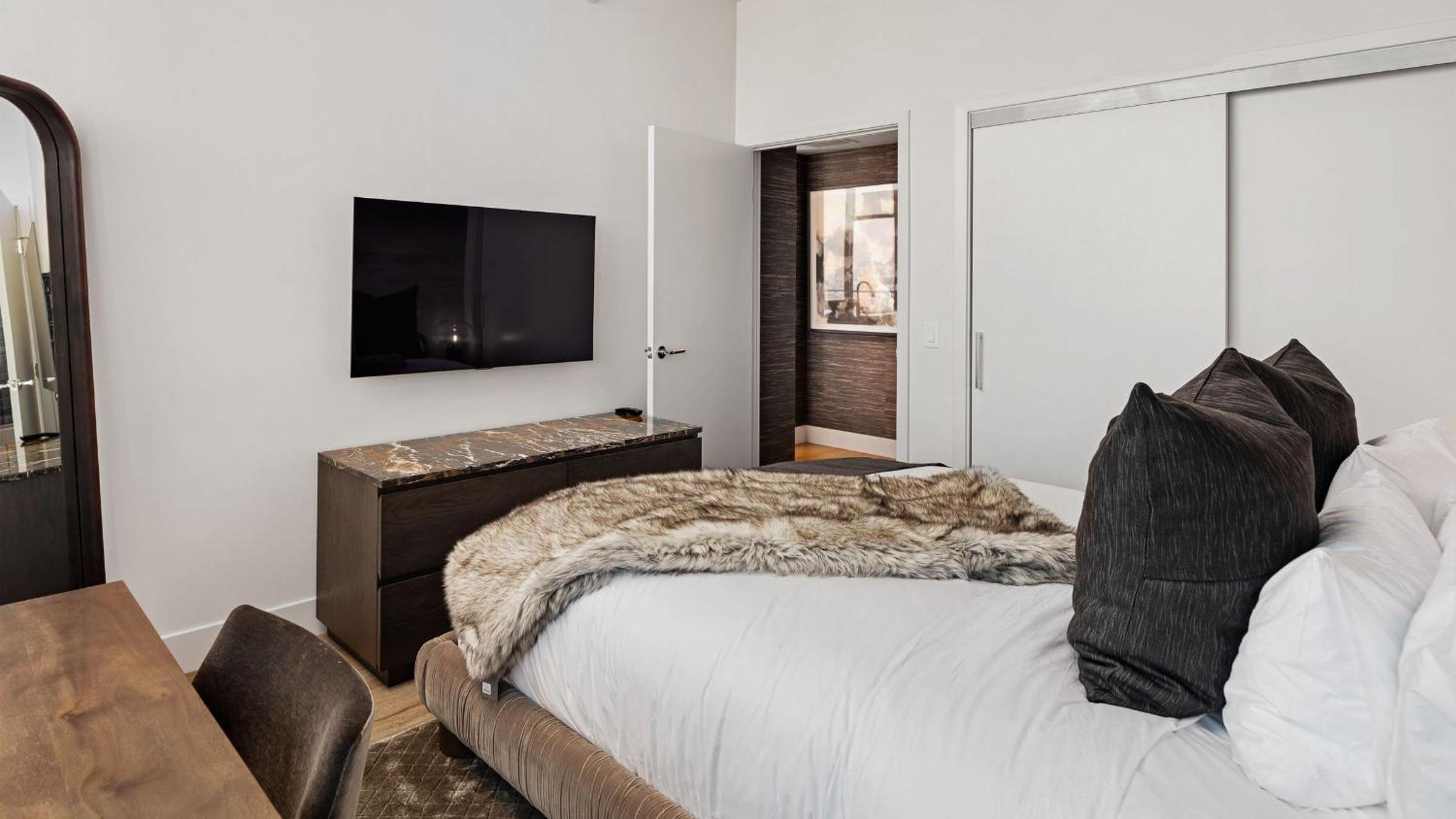 Entire Floor 2BDR w Luxury Amenities Balcony SkyLux Penthouse by AvantStay