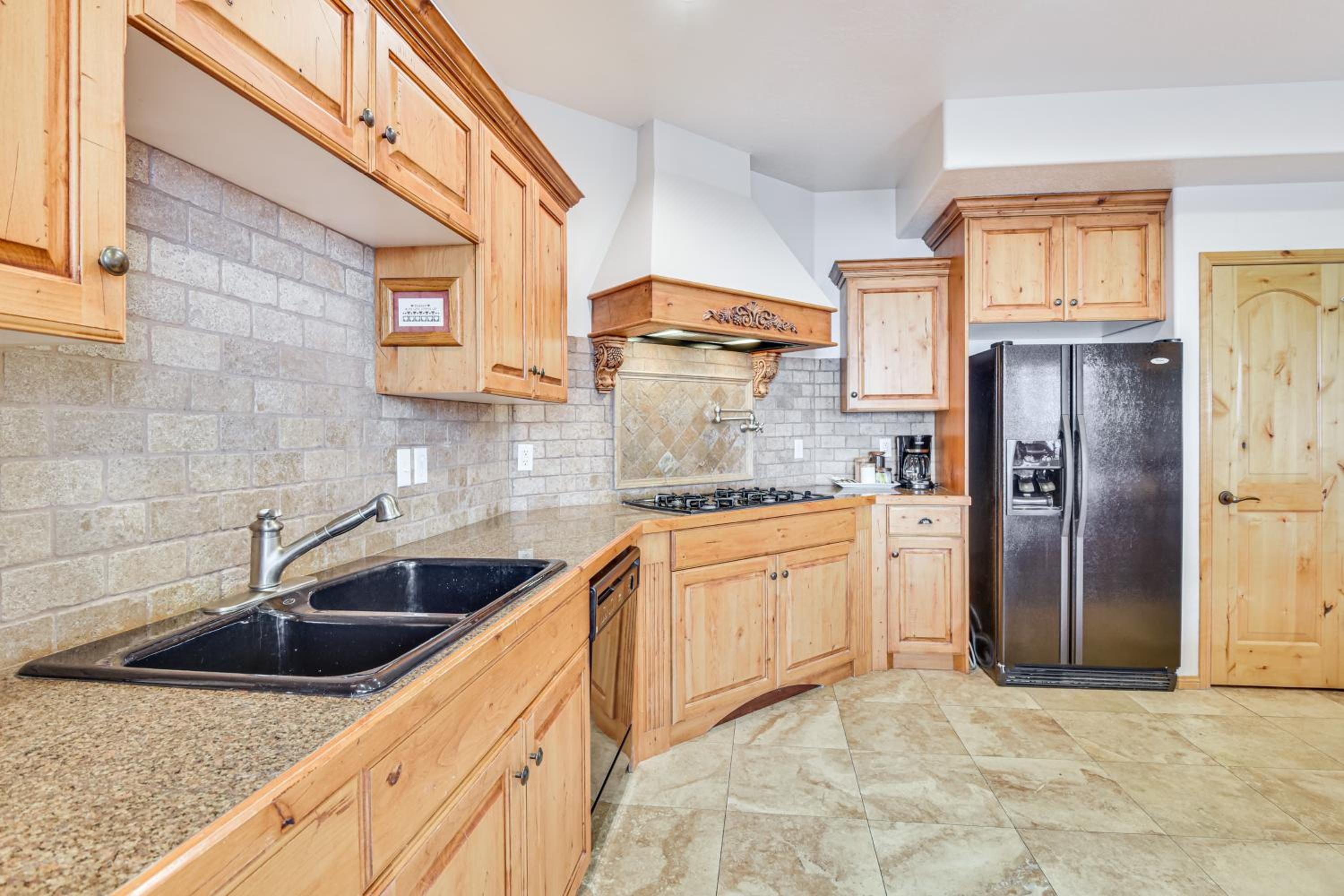 Eden Utah Ski Retreat Near Slopes, Golf and Pool!