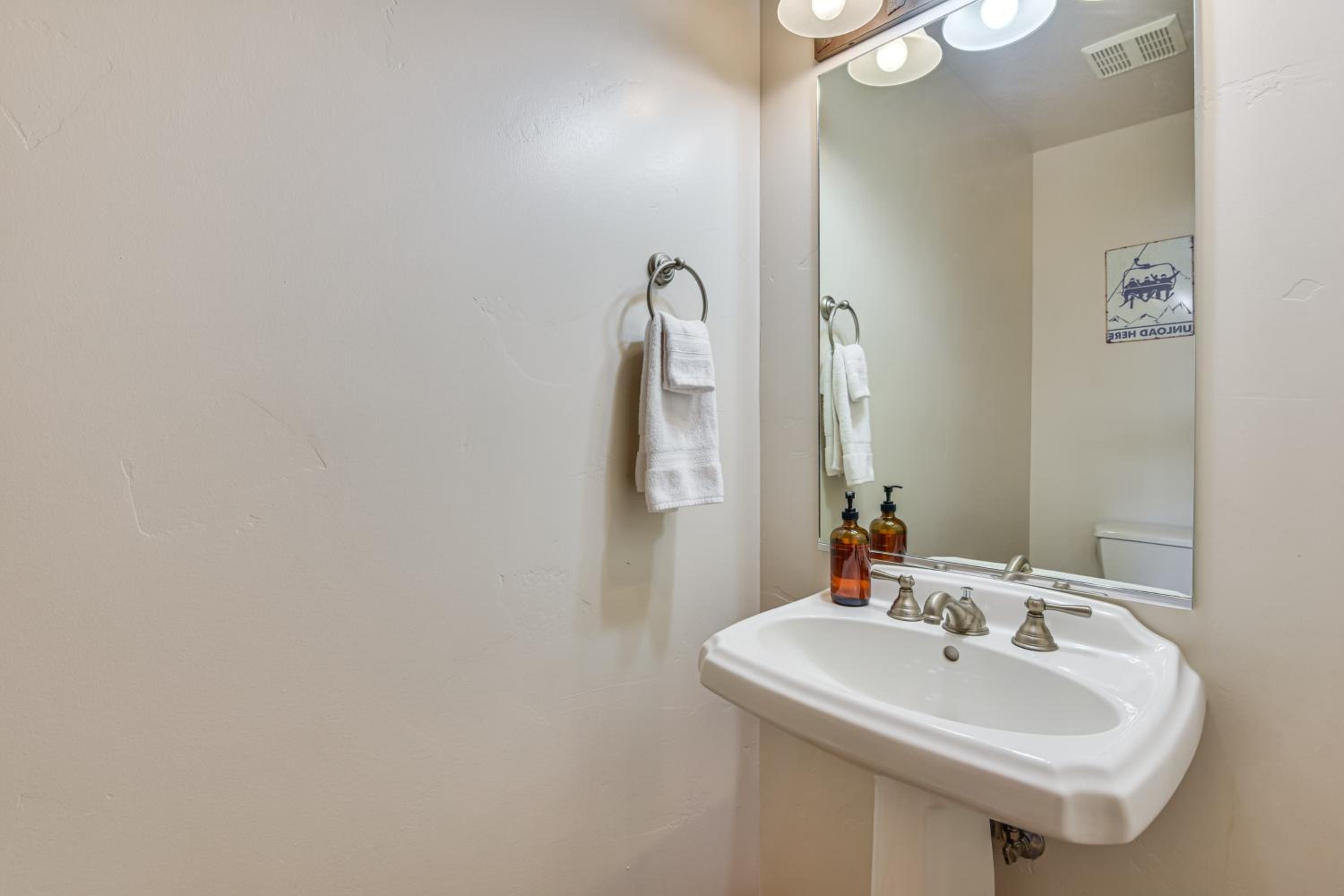 Eden Utah Ski Retreat Near Slopes, Golf and Pool!