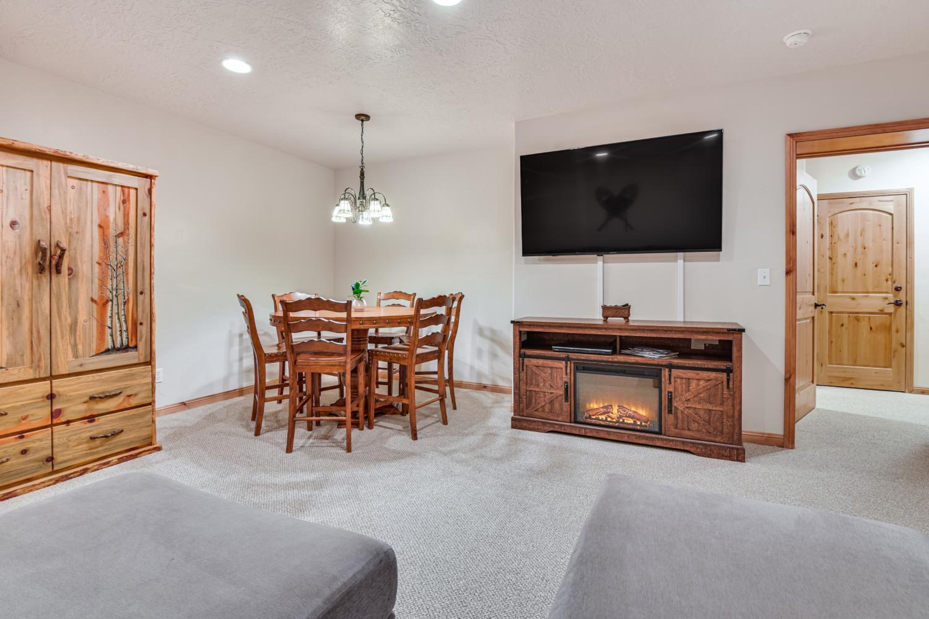 Eden Utah Ski Retreat Near Slopes, Golf and Pool!