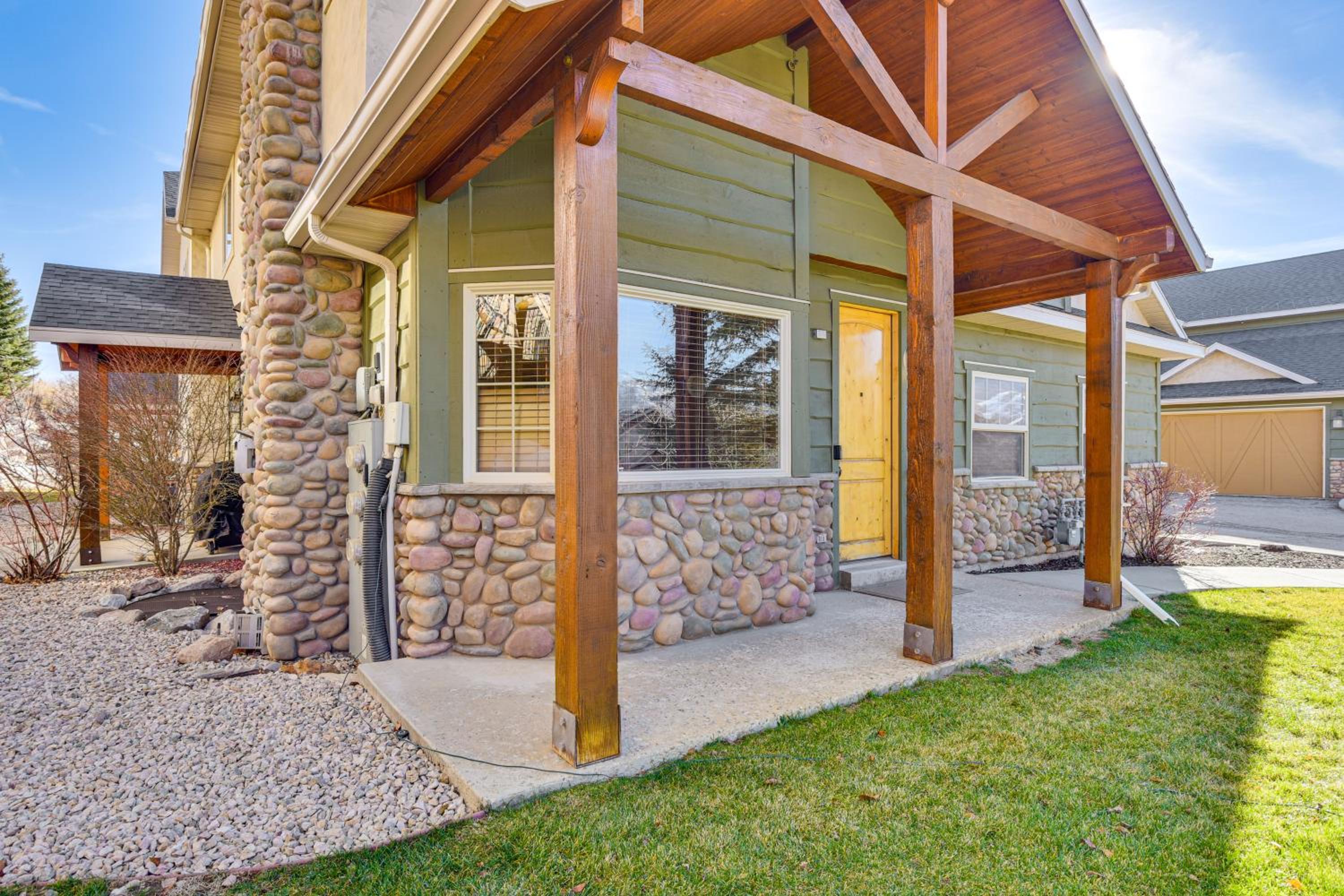 Eden Utah Ski Retreat Near Slopes, Golf and Pool!