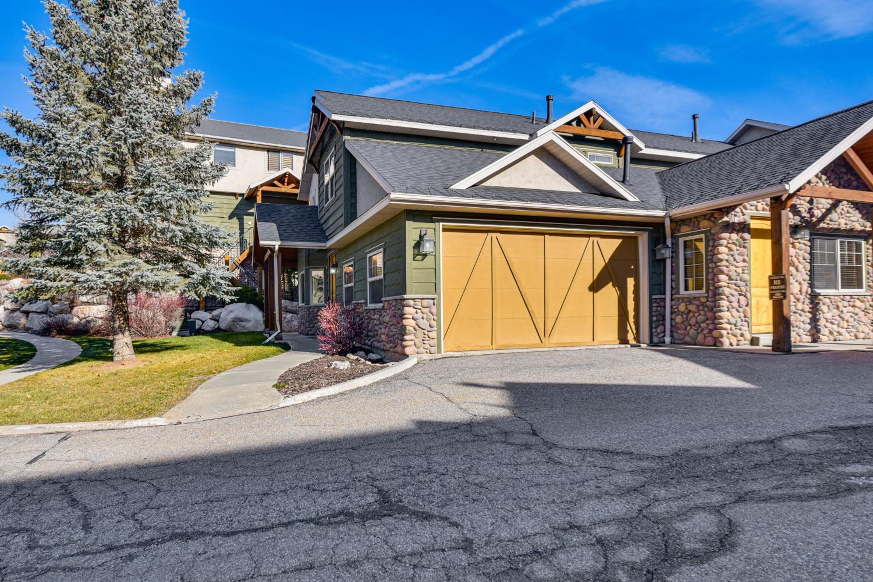 Eden Utah Ski Retreat Near Slopes, Golf and Pool!