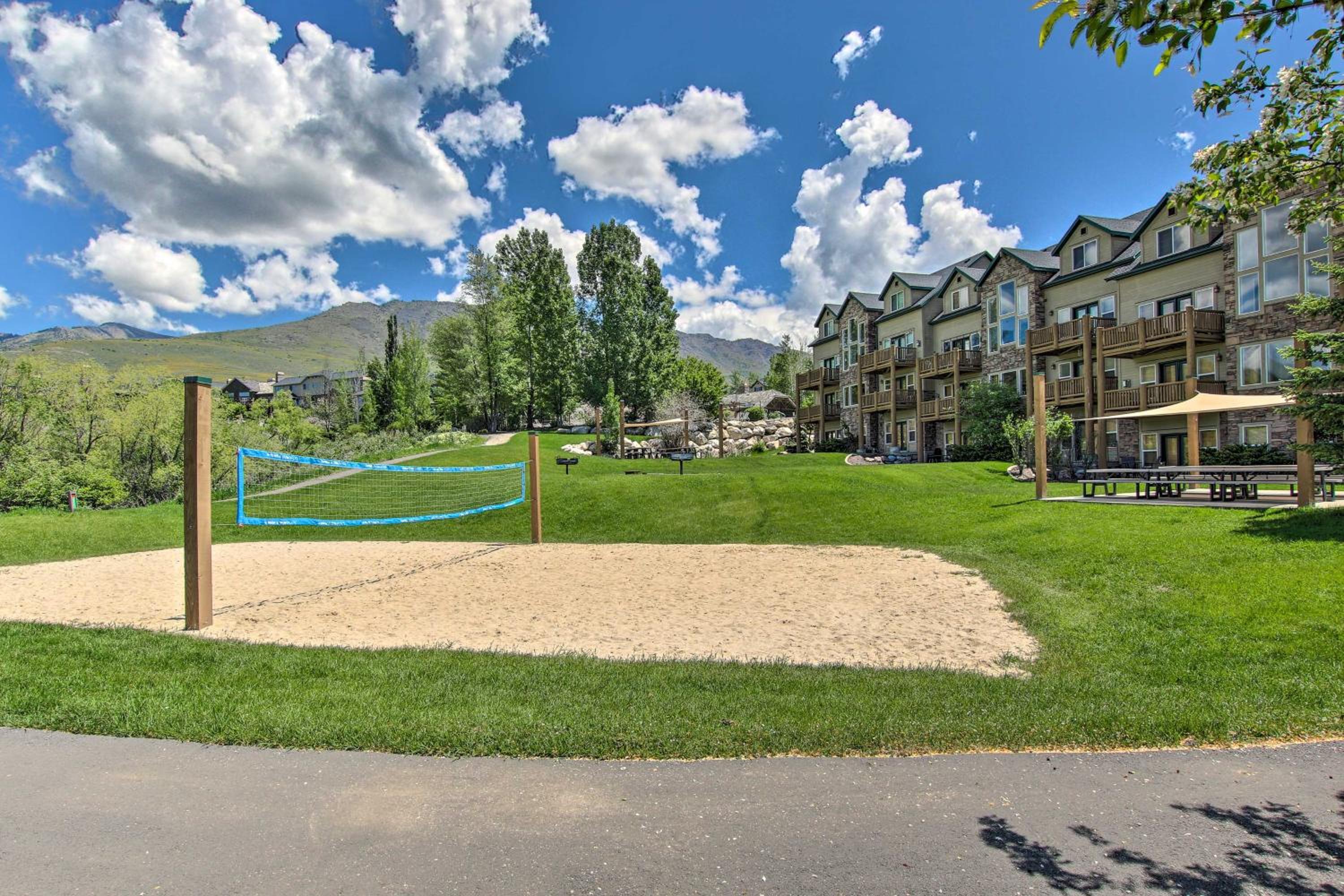 Eden Utah Ski Retreat Near Slopes, Golf and Pool!