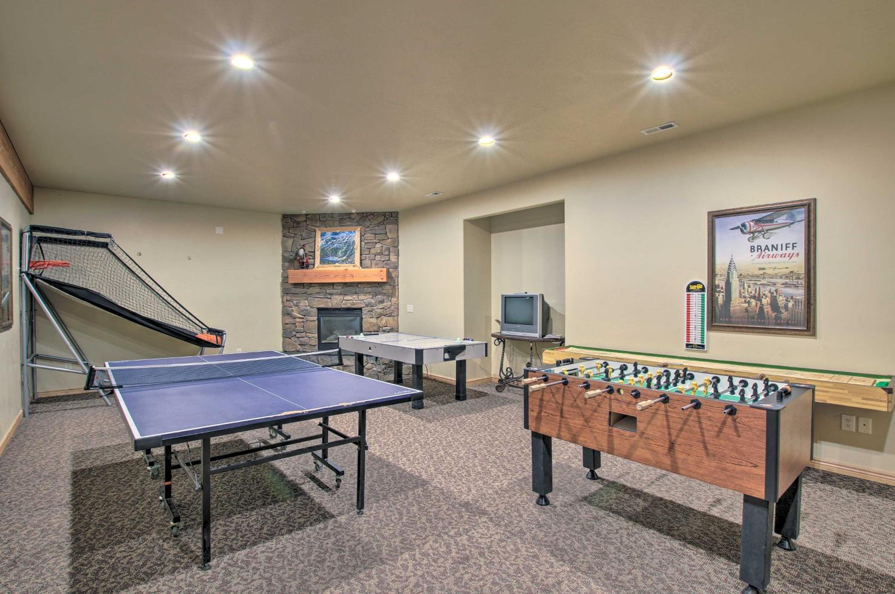 Eden Utah Ski Retreat Near Slopes, Golf and Pool!