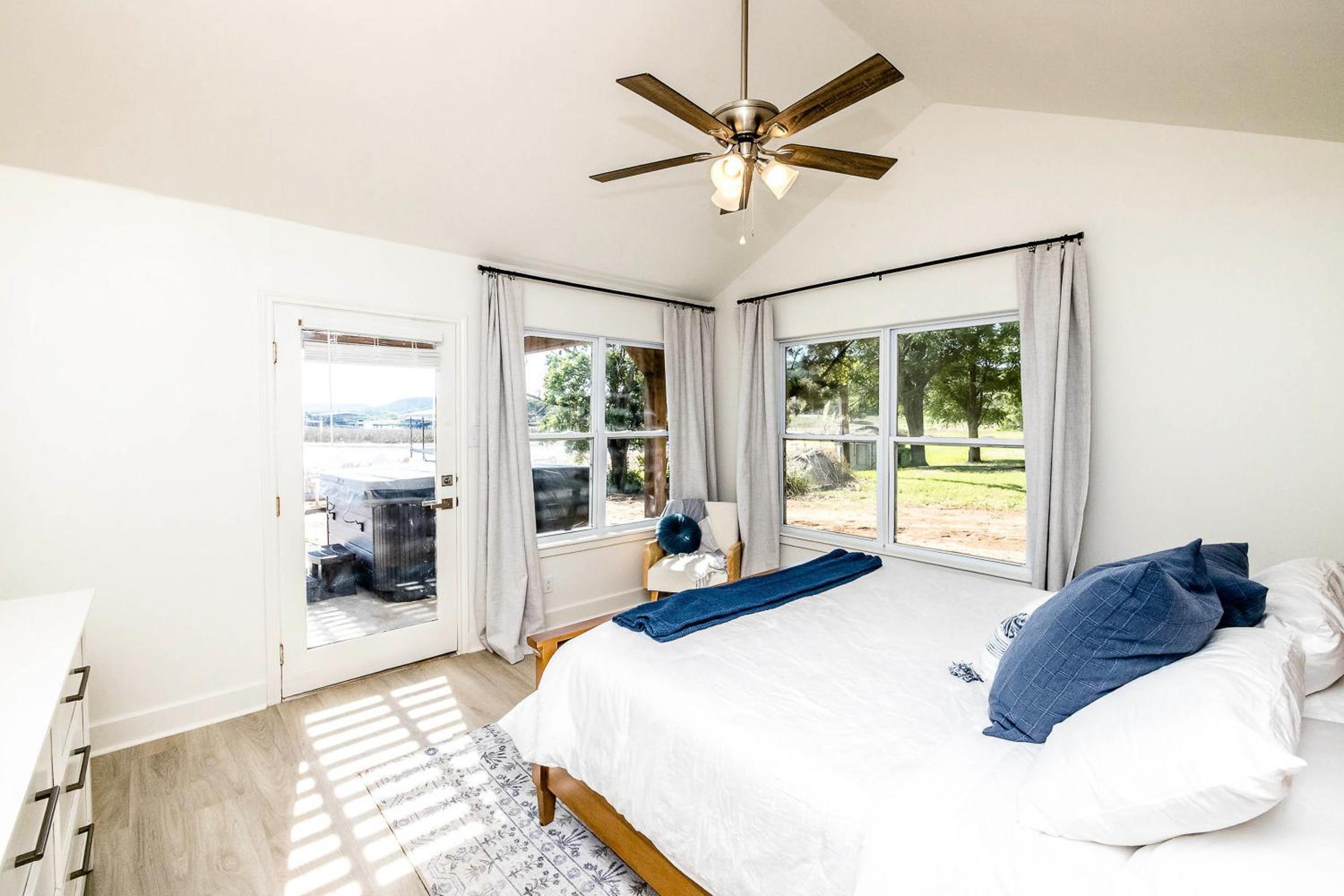 Private Sandy Shore! Possum Kingdom Lake House