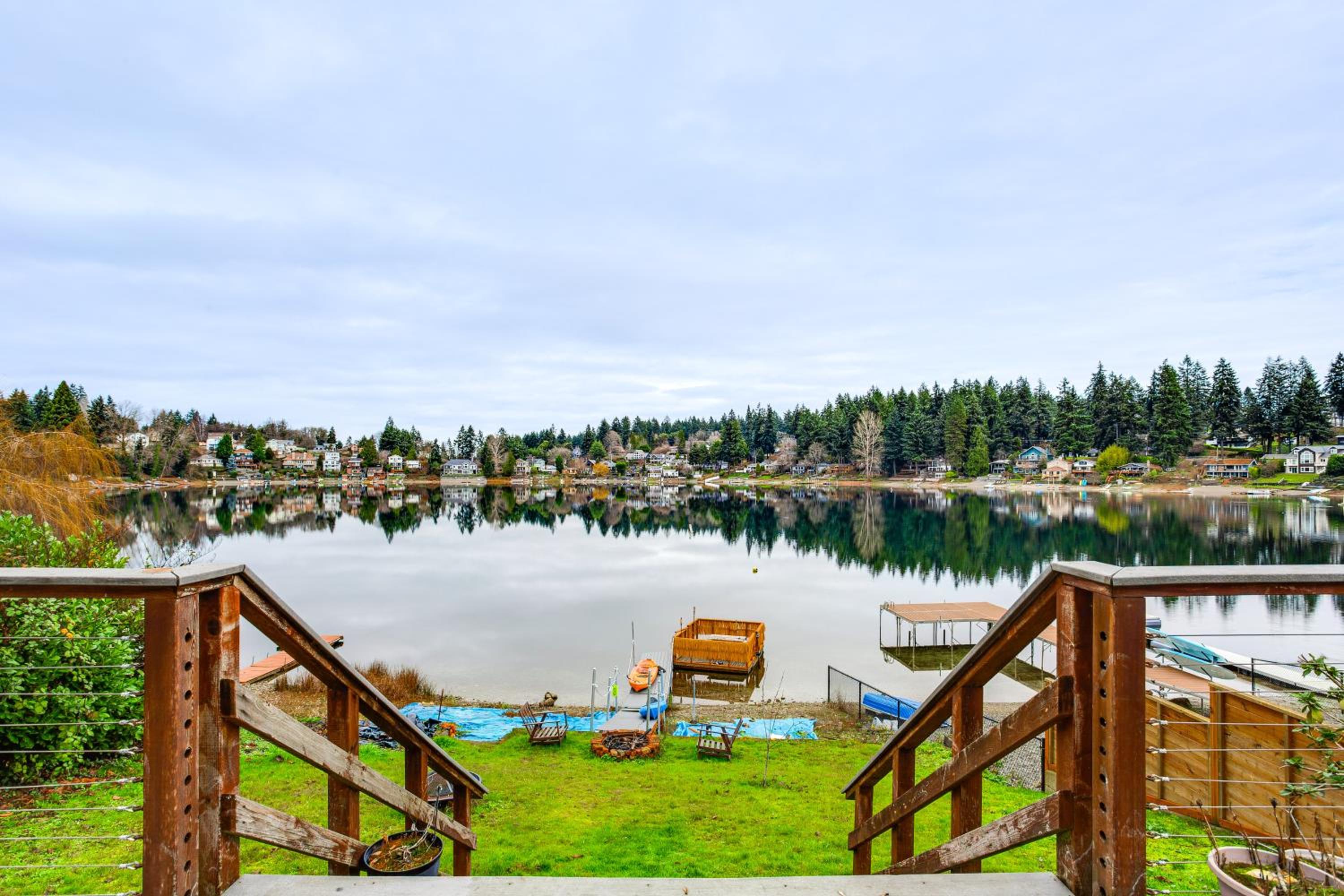 3 Mi to Puget Sound Lakefront Gem with Patio!