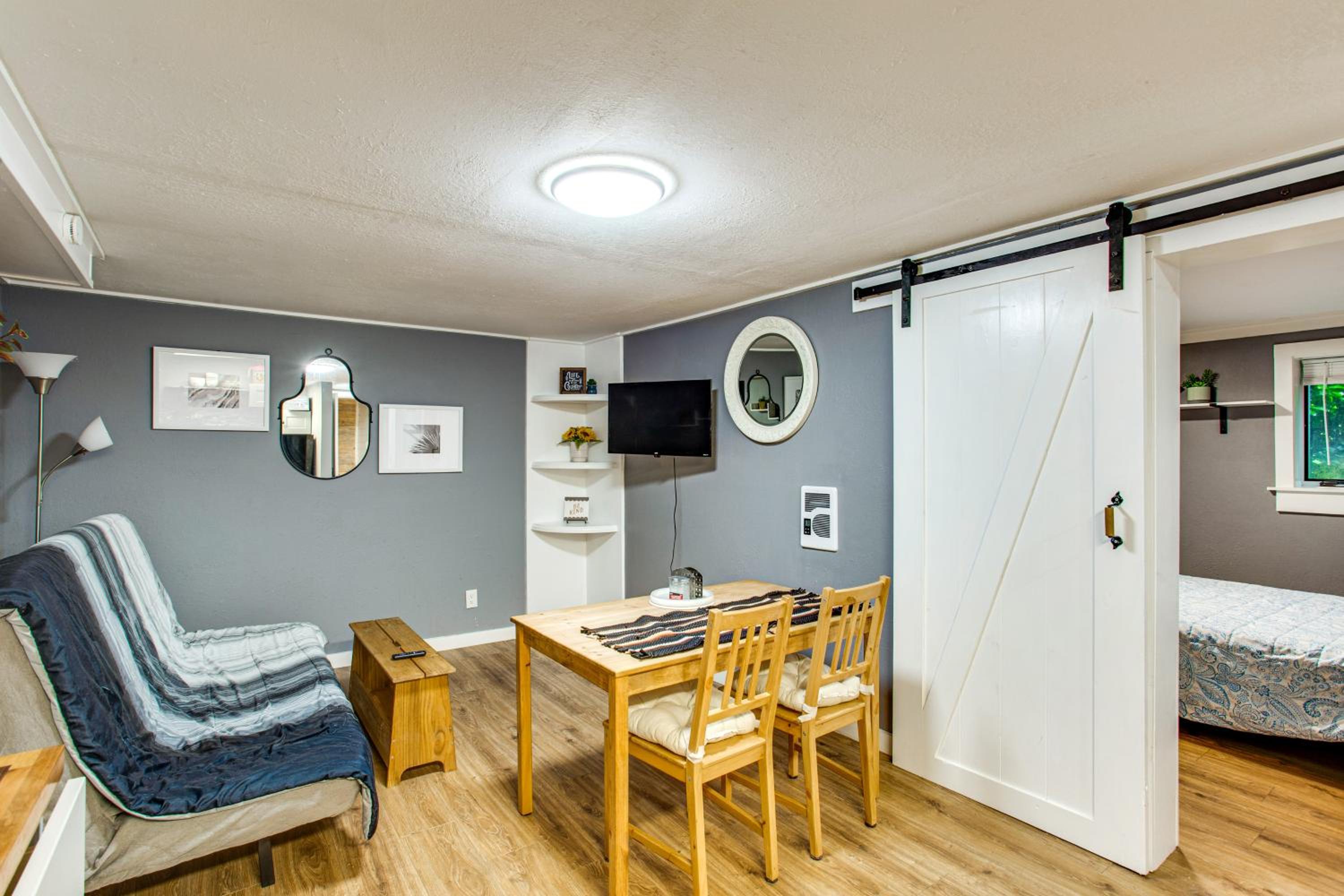 3 Mi to Puget Sound Lakefront Gem with Patio!
