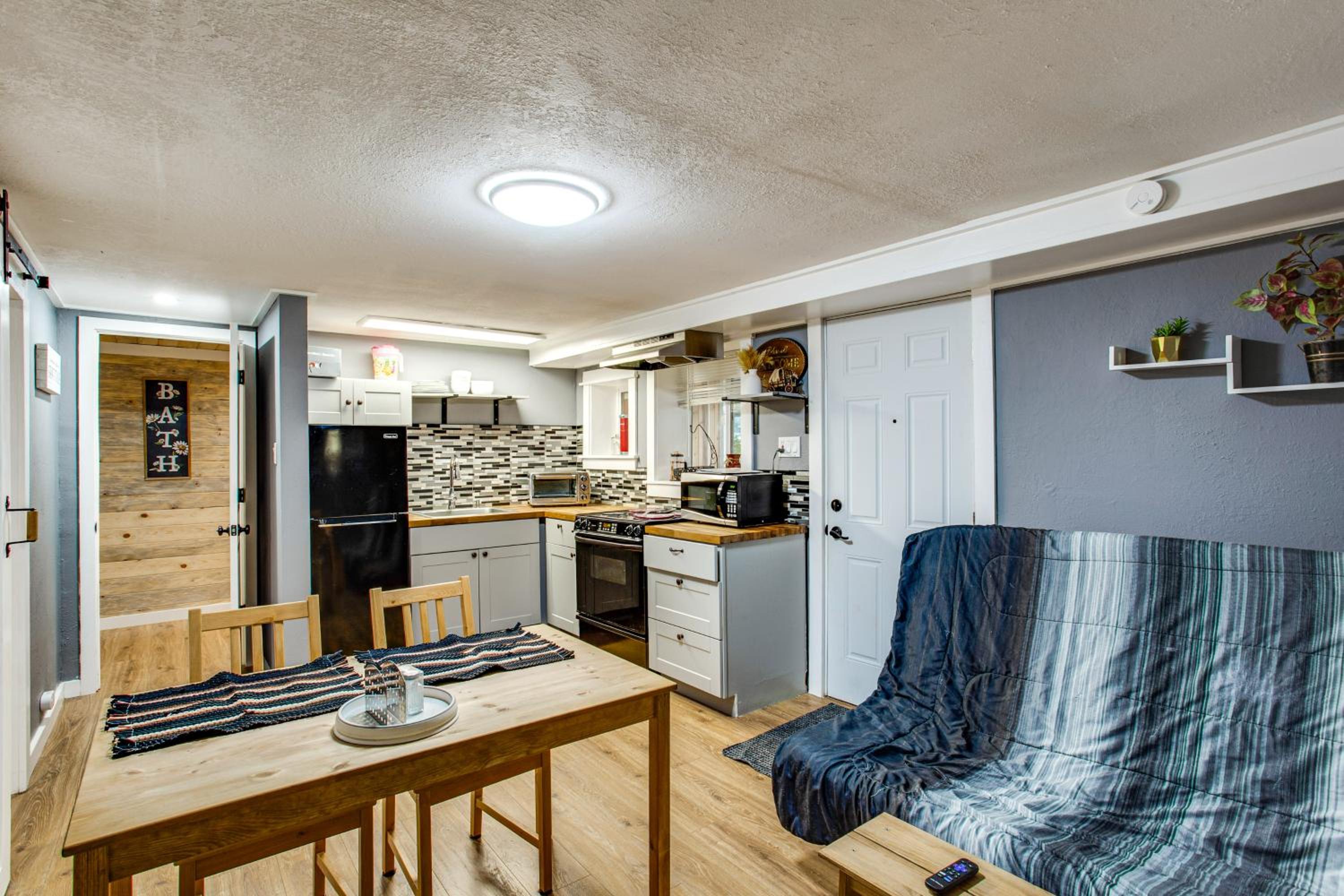 3 Mi to Puget Sound Lakefront Gem with Patio!