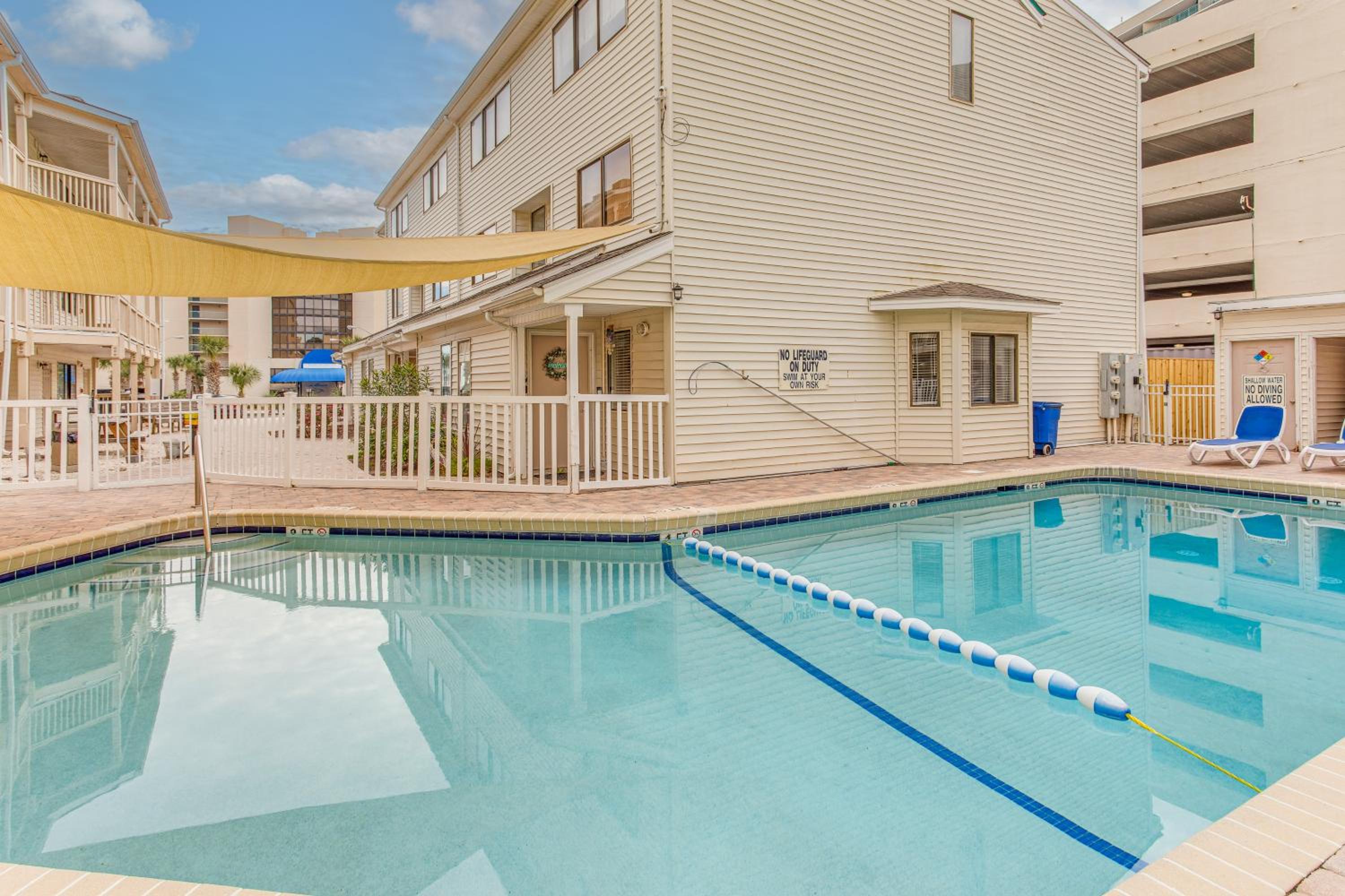 Golf, Explore and Walk to Shore! Myrtle Beach Unit
