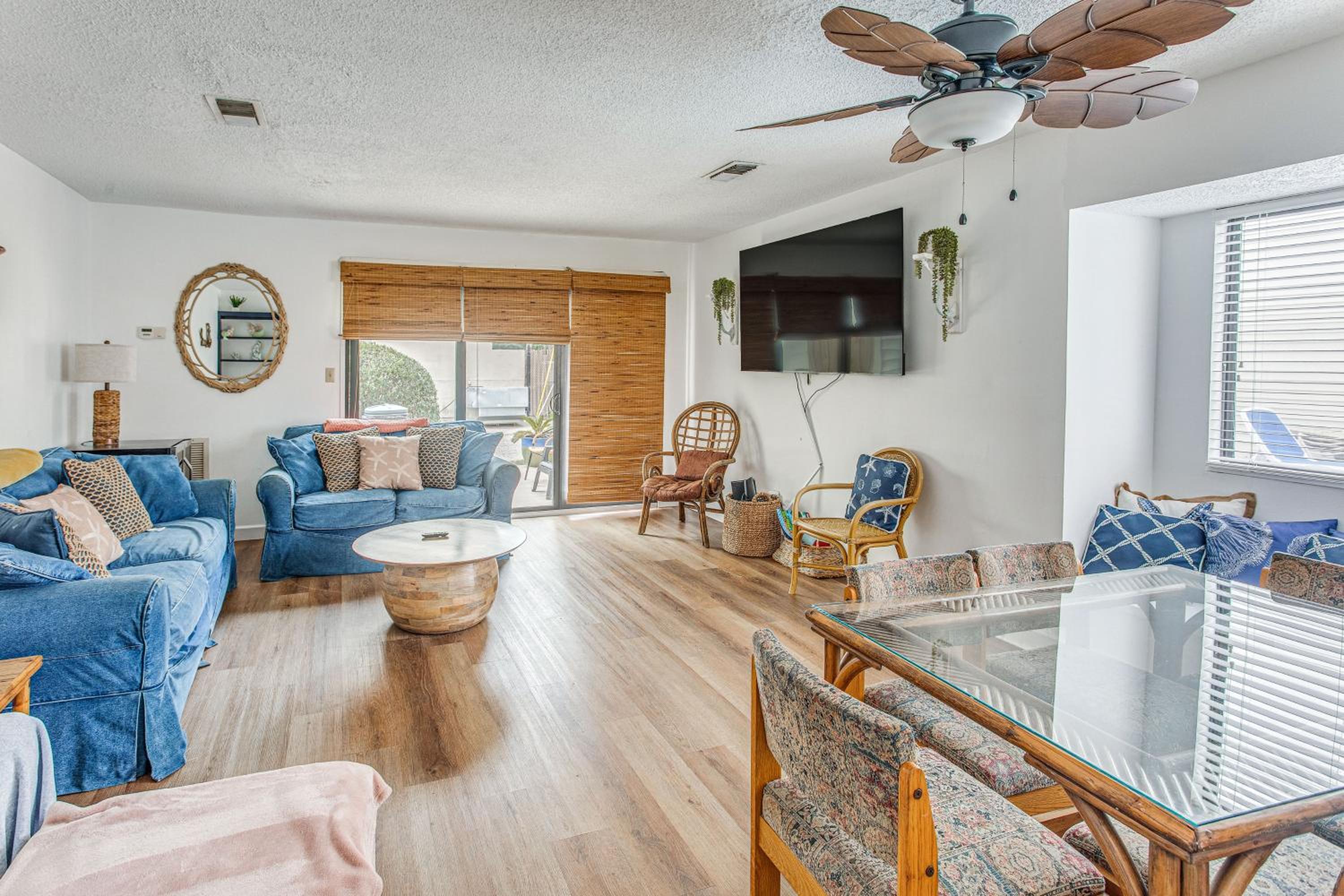 Golf, Explore and Walk to Shore! Myrtle Beach Unit