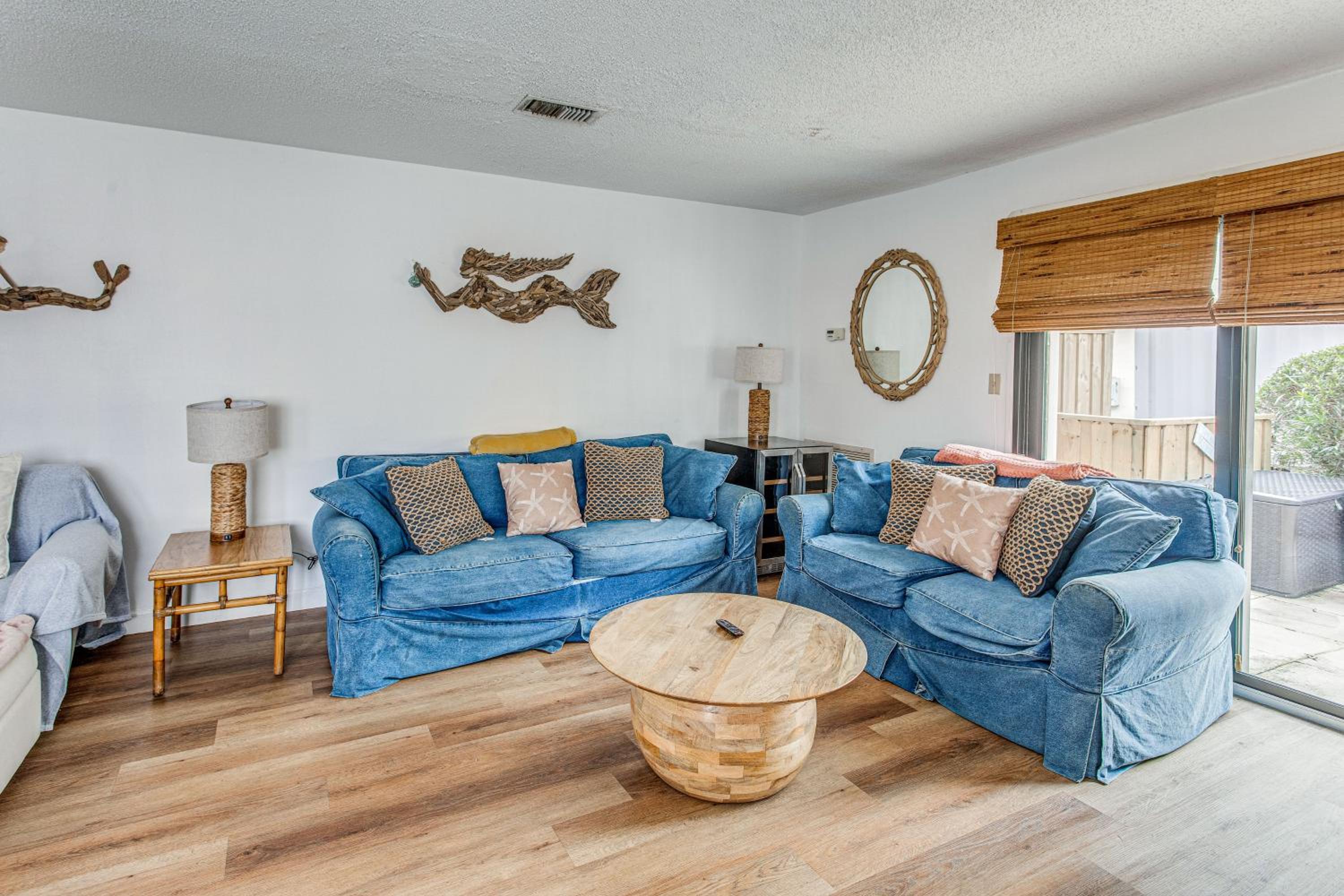 Golf, Explore and Walk to Shore! Myrtle Beach Unit