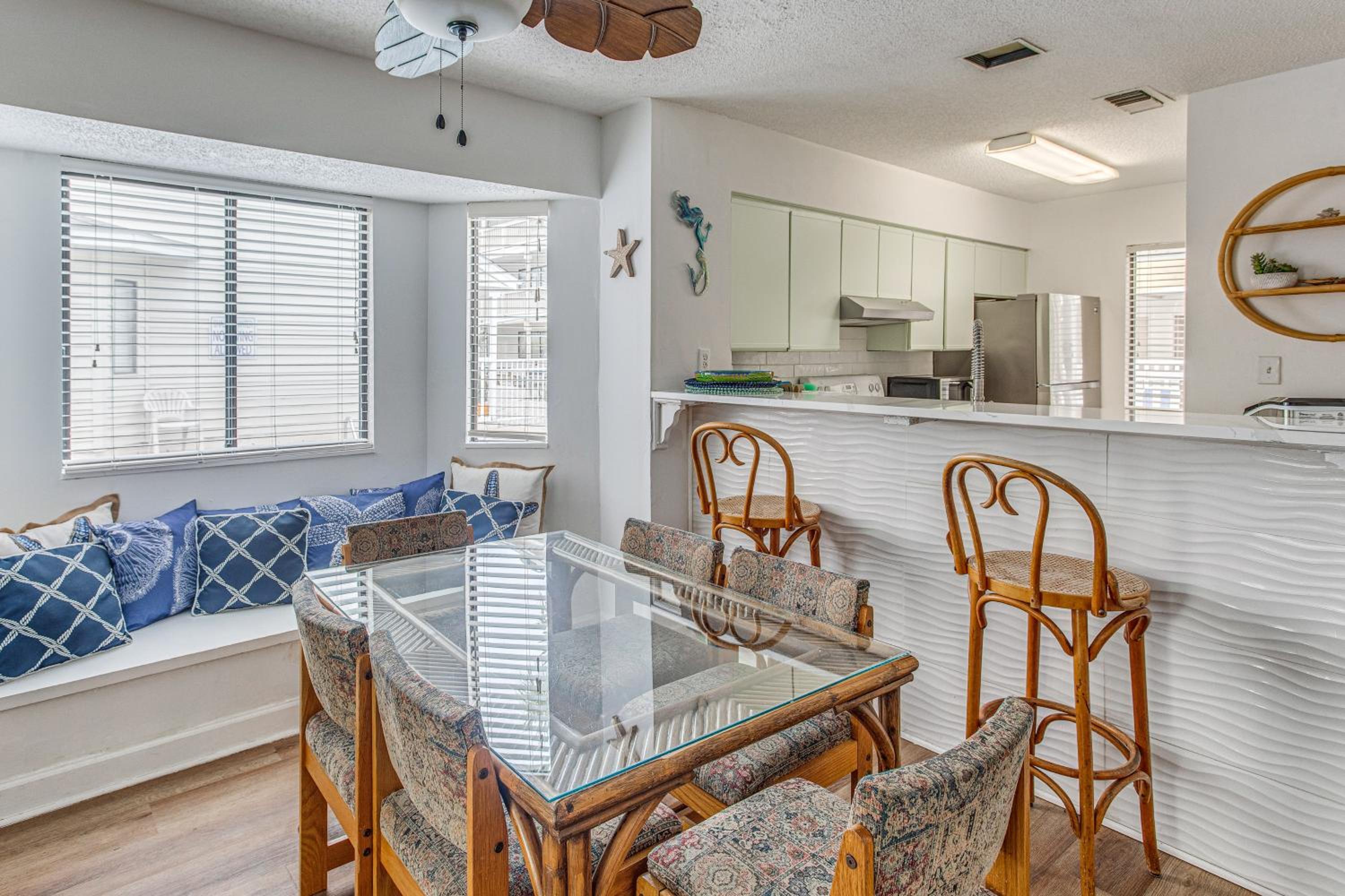 Golf, Explore and Walk to Shore! Myrtle Beach Unit