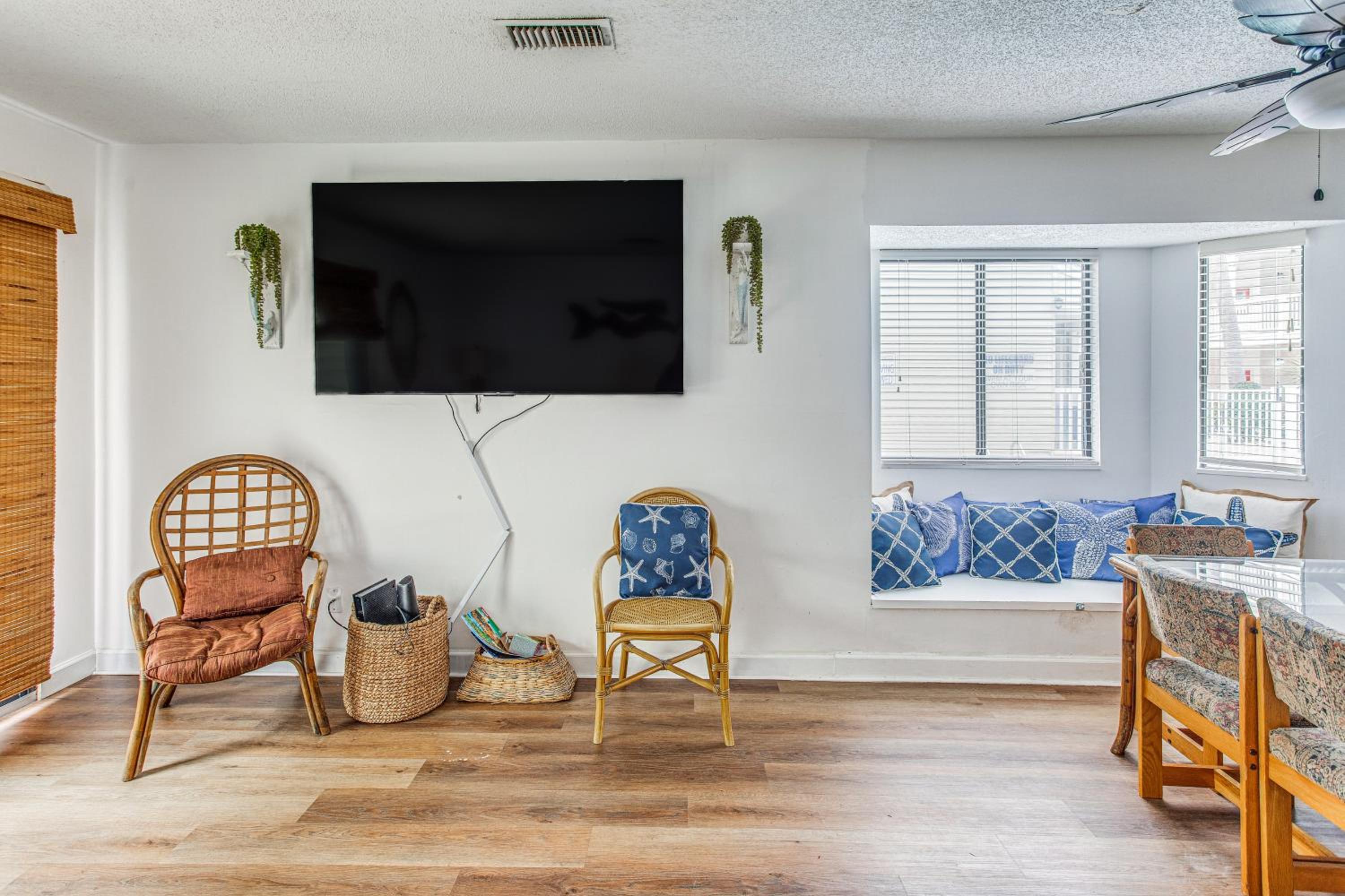Golf, Explore and Walk to Shore! Myrtle Beach Unit