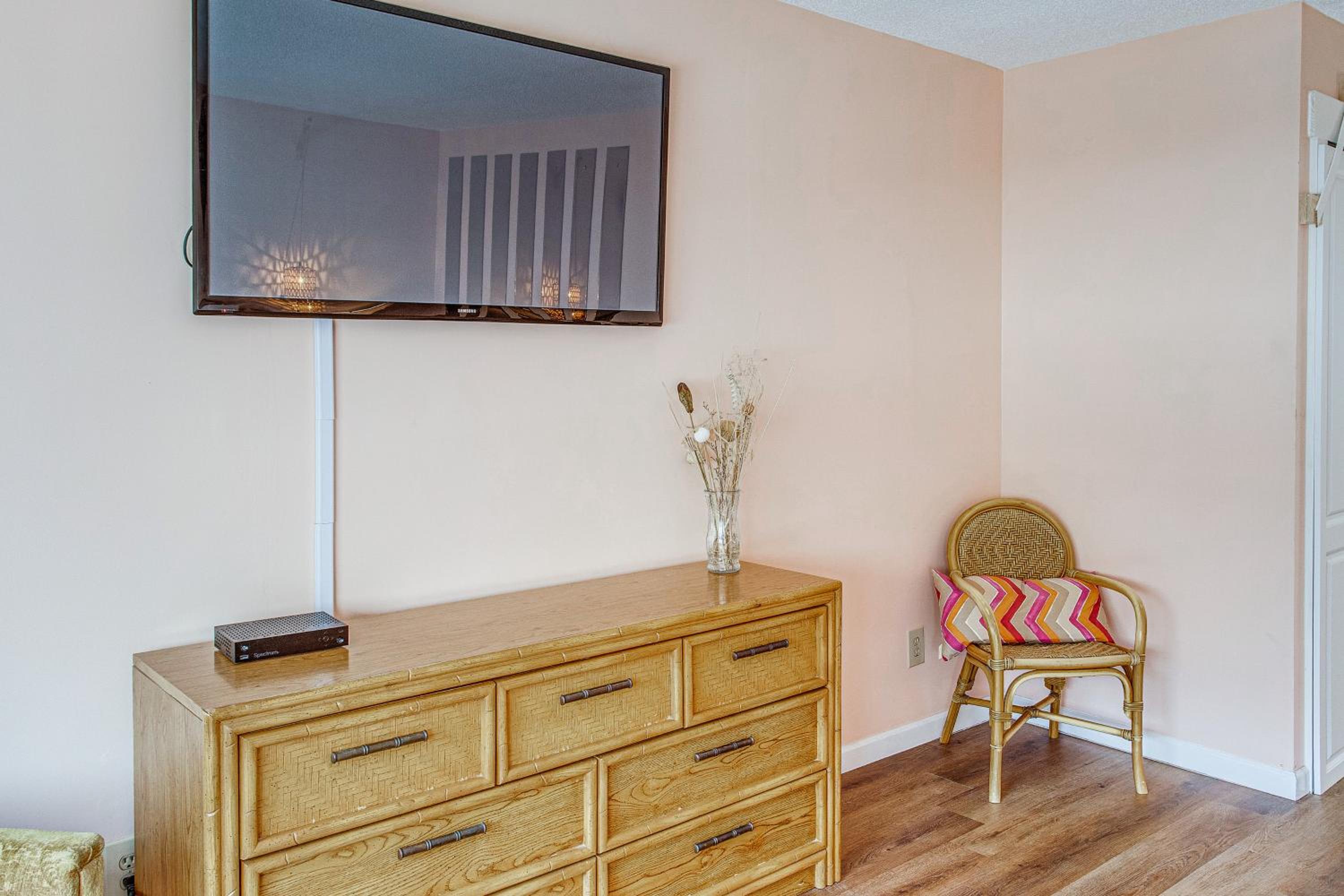 Golf, Explore and Walk to Shore! Myrtle Beach Unit