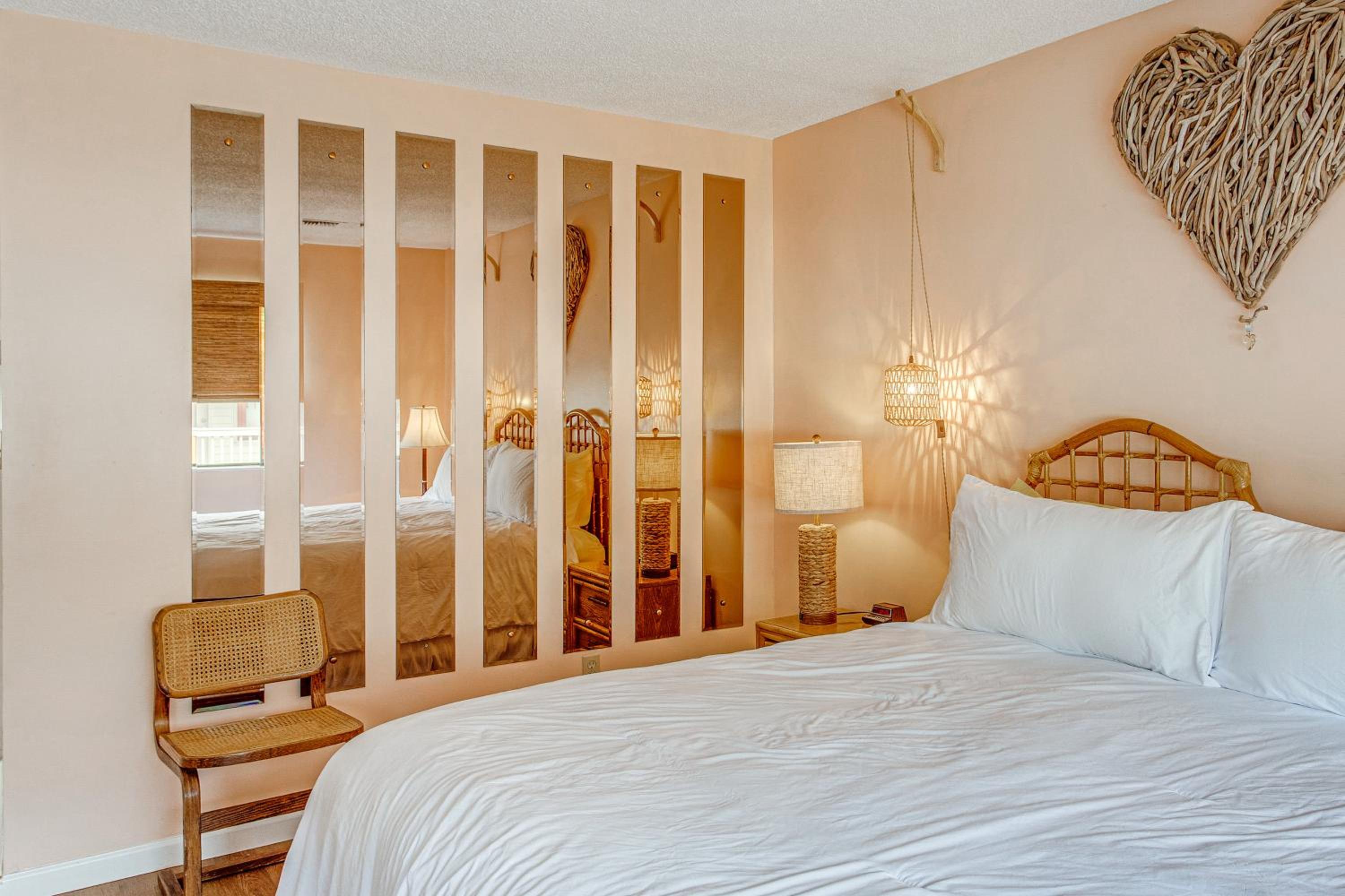 Golf, Explore and Walk to Shore! Myrtle Beach Unit