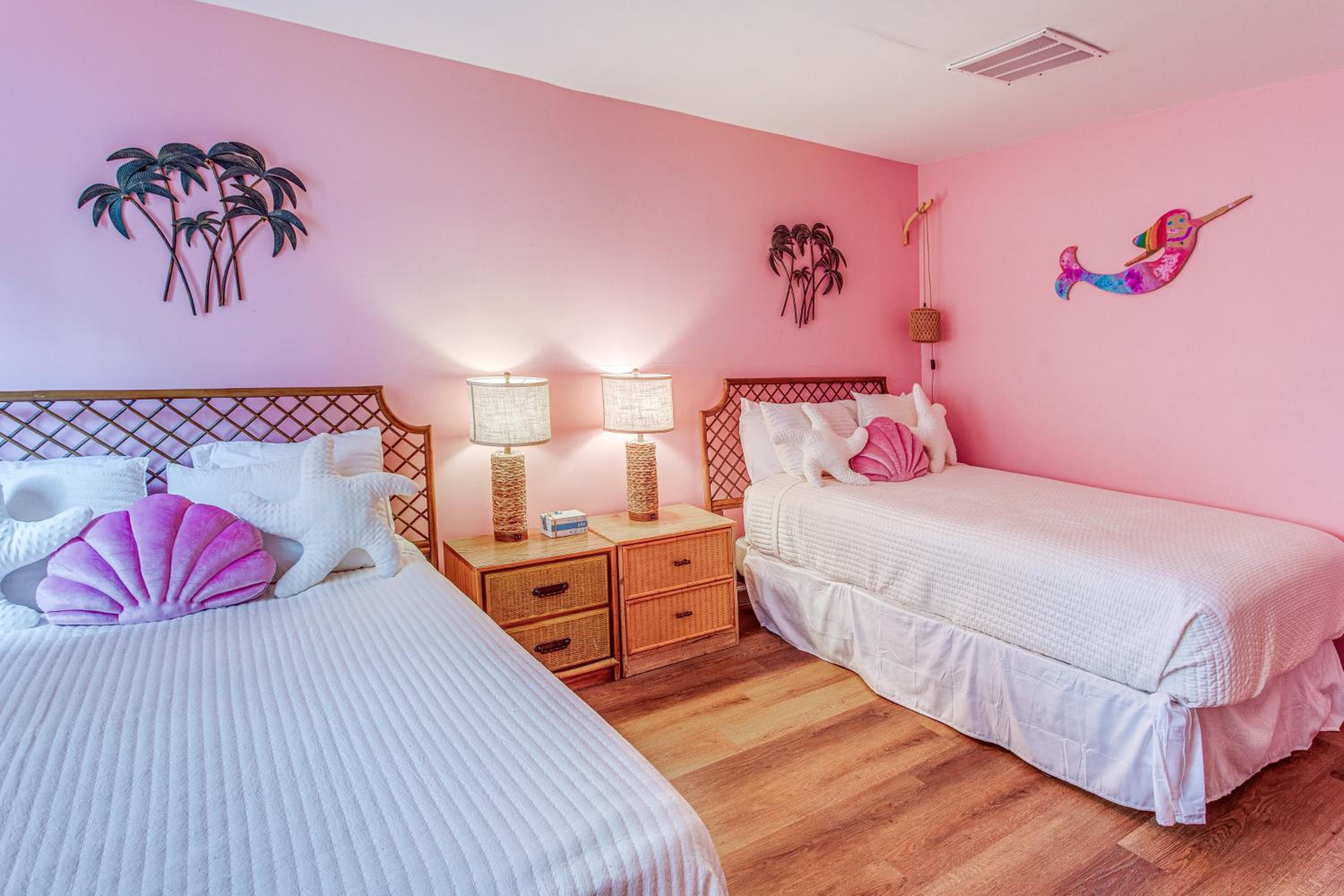 Golf, Explore and Walk to Shore! Myrtle Beach Unit