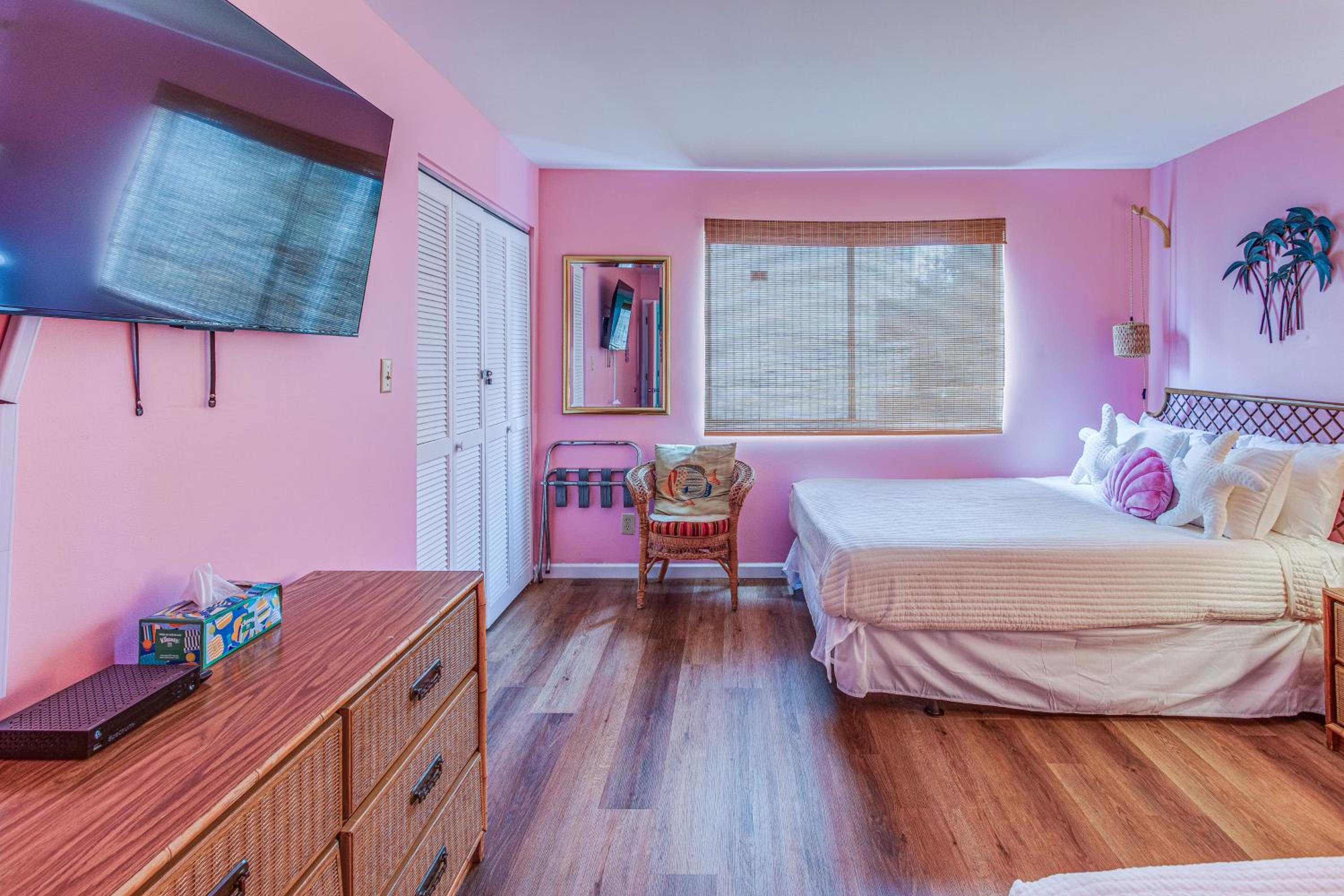 Golf, Explore and Walk to Shore! Myrtle Beach Unit