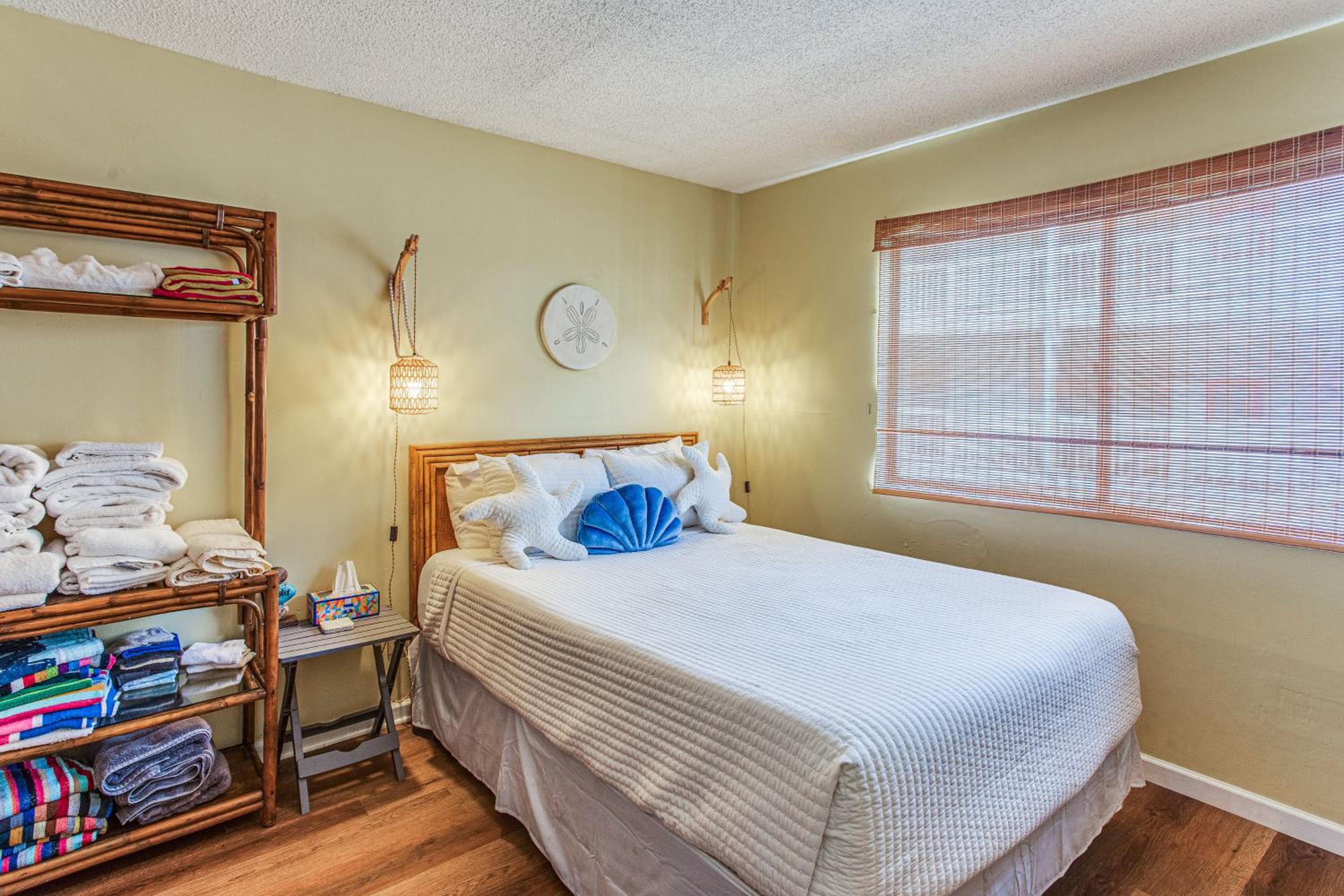 Golf, Explore and Walk to Shore! Myrtle Beach Unit