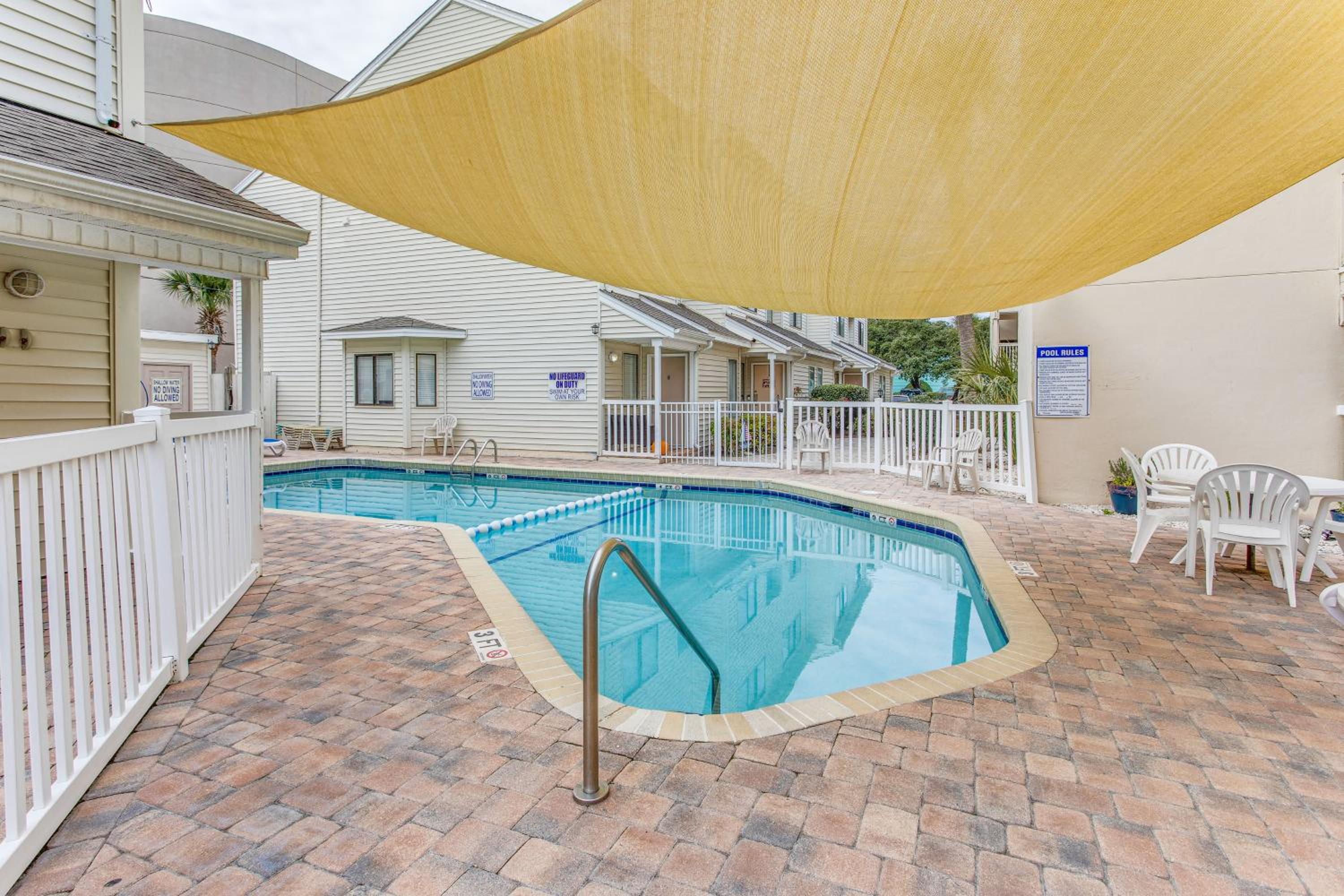 Golf, Explore and Walk to Shore! Myrtle Beach Unit