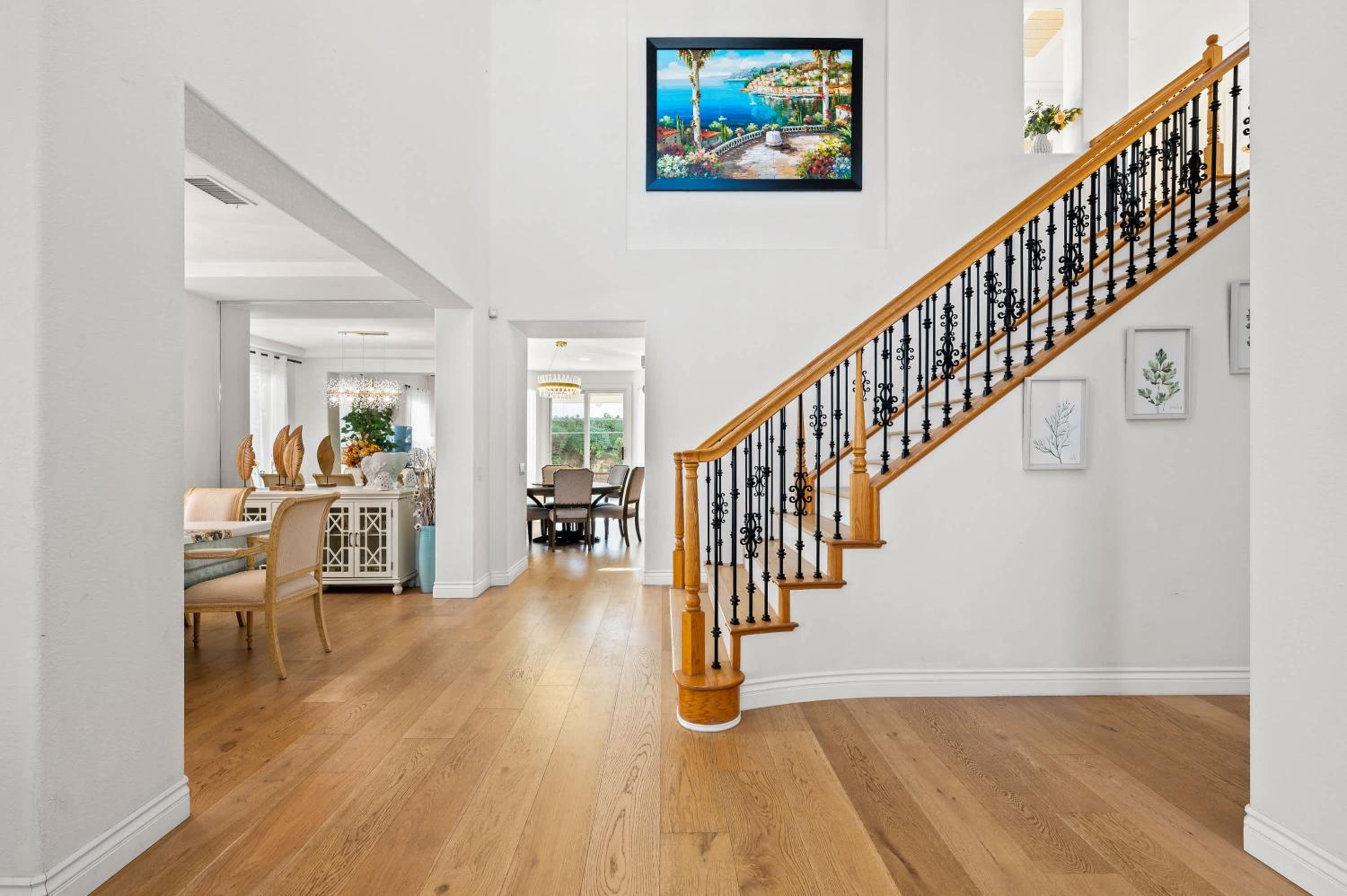 Luxury Hilltop Home Spacious Private Backyard