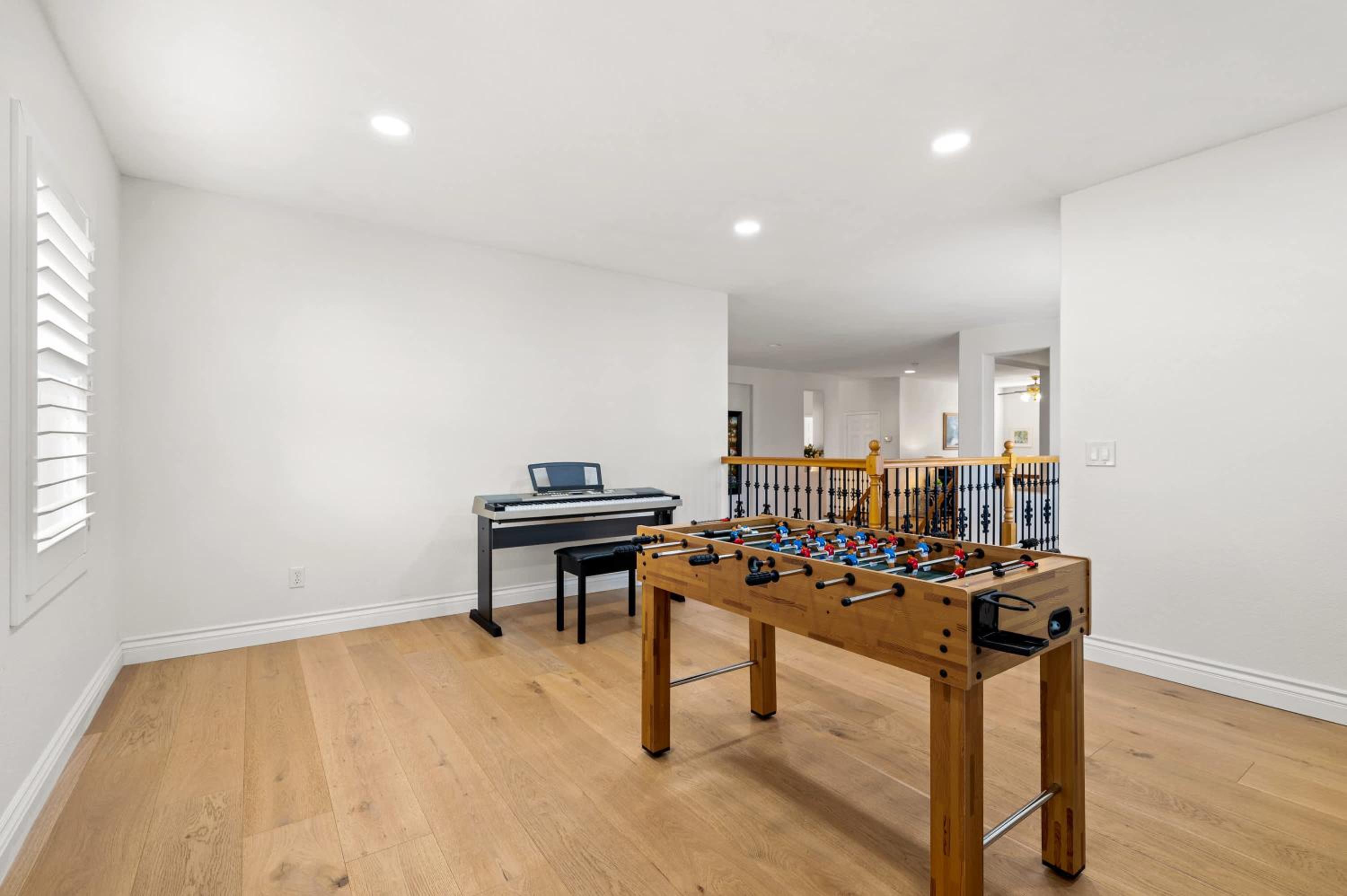 Luxury Hilltop Home Spacious Private Backyard